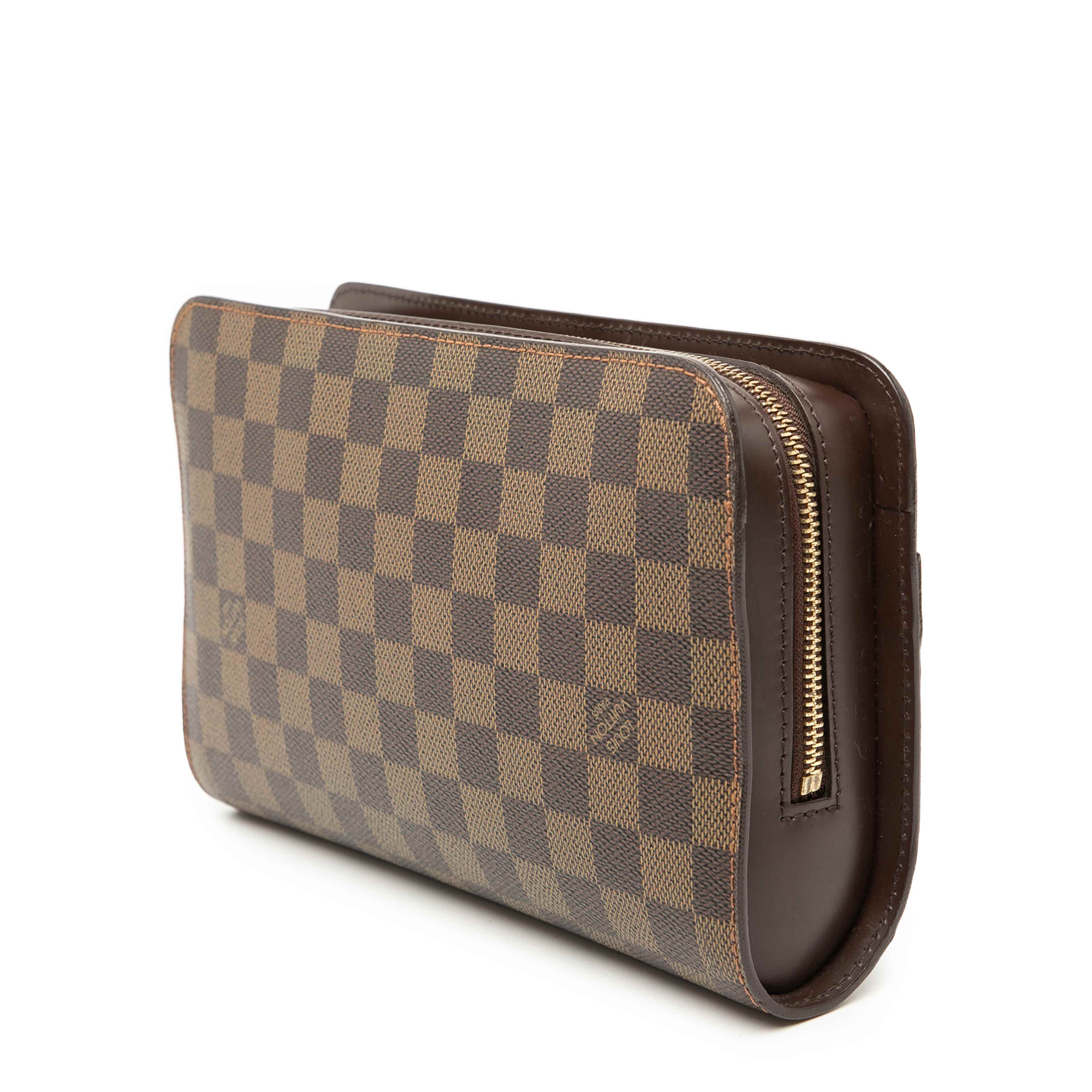 Louis Vuitton Damier Ebene Saint Louis Pochette, från Luxclusif, i färgen brown. Klicka för att öppna bilden i stort format