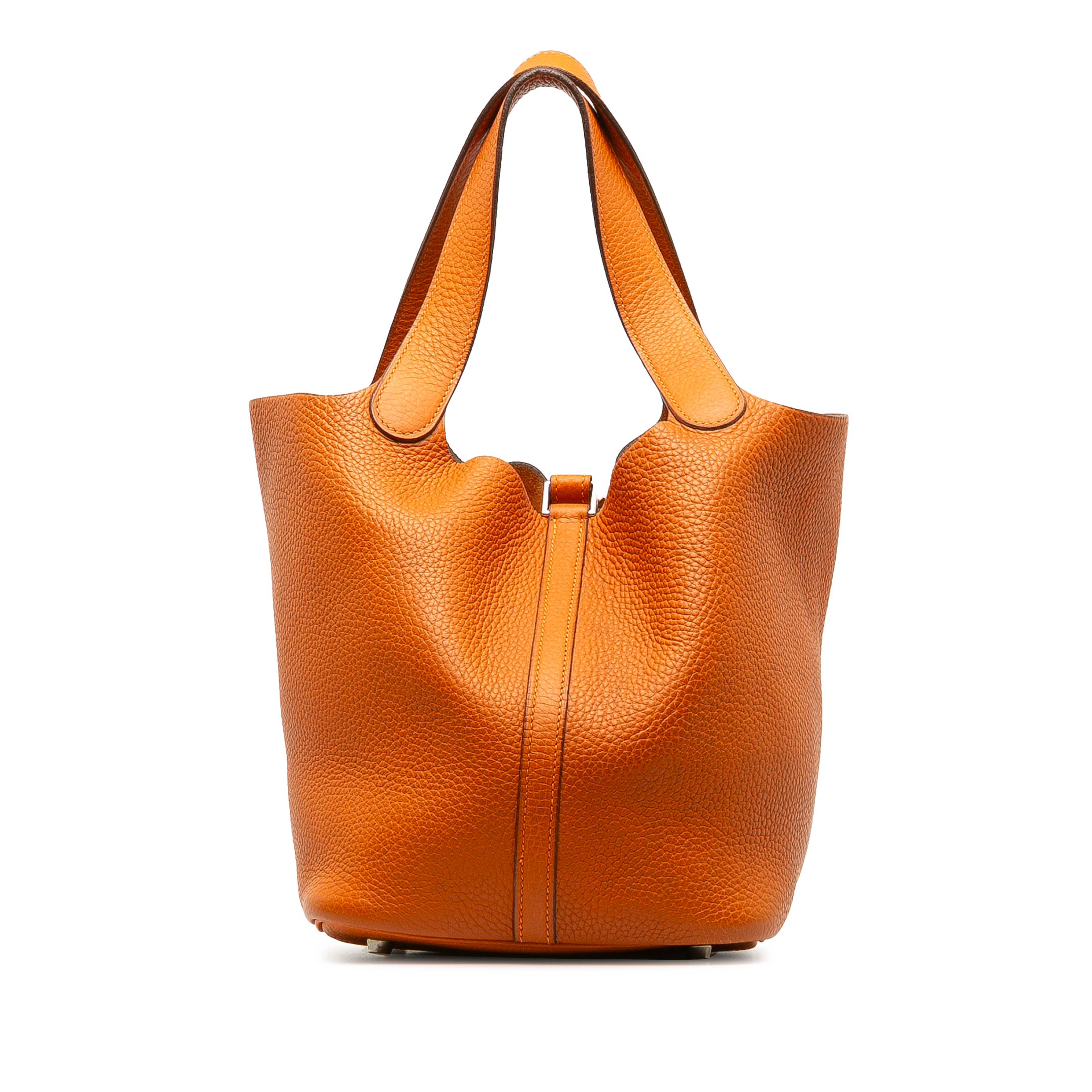 Hermès Clemence Picotin Lock 22, från Luxclusif, i färgen orange. Klicka för att öppna bilden i stort format