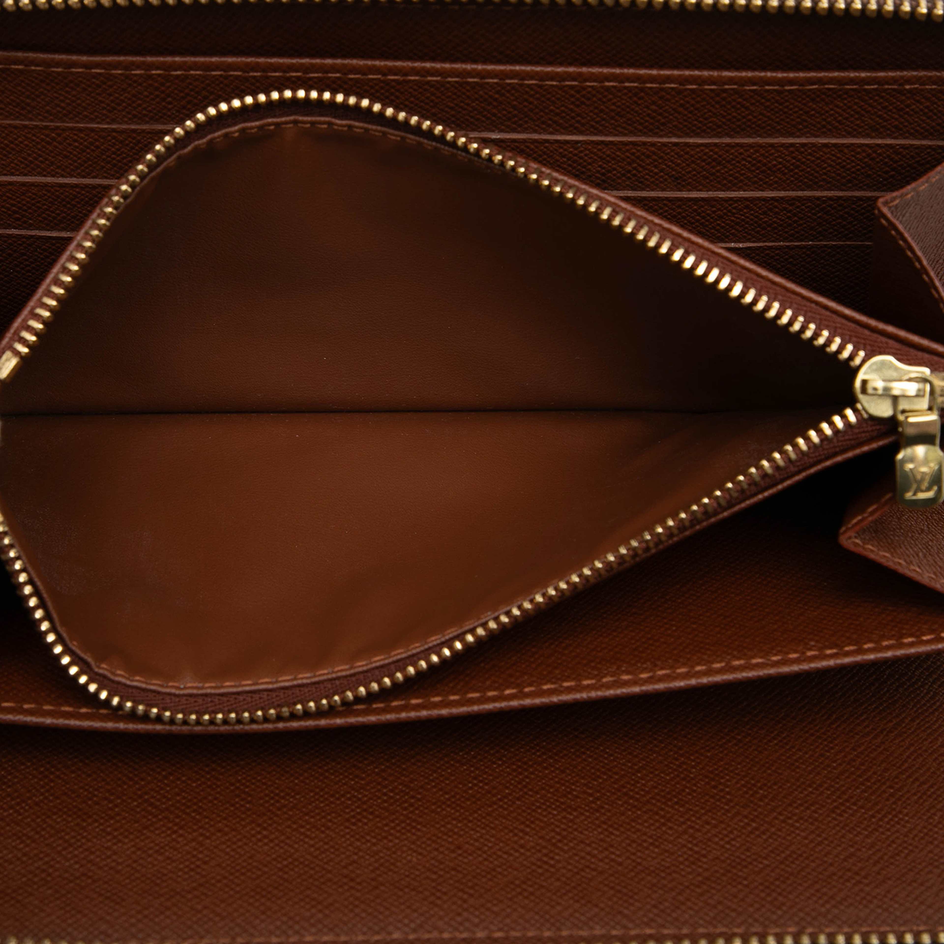 Louis Vuitton Monogram Zippy Organizer Wallet, från Luxclusif, i färgen brun. Klicka för att öppna bilden i stort format