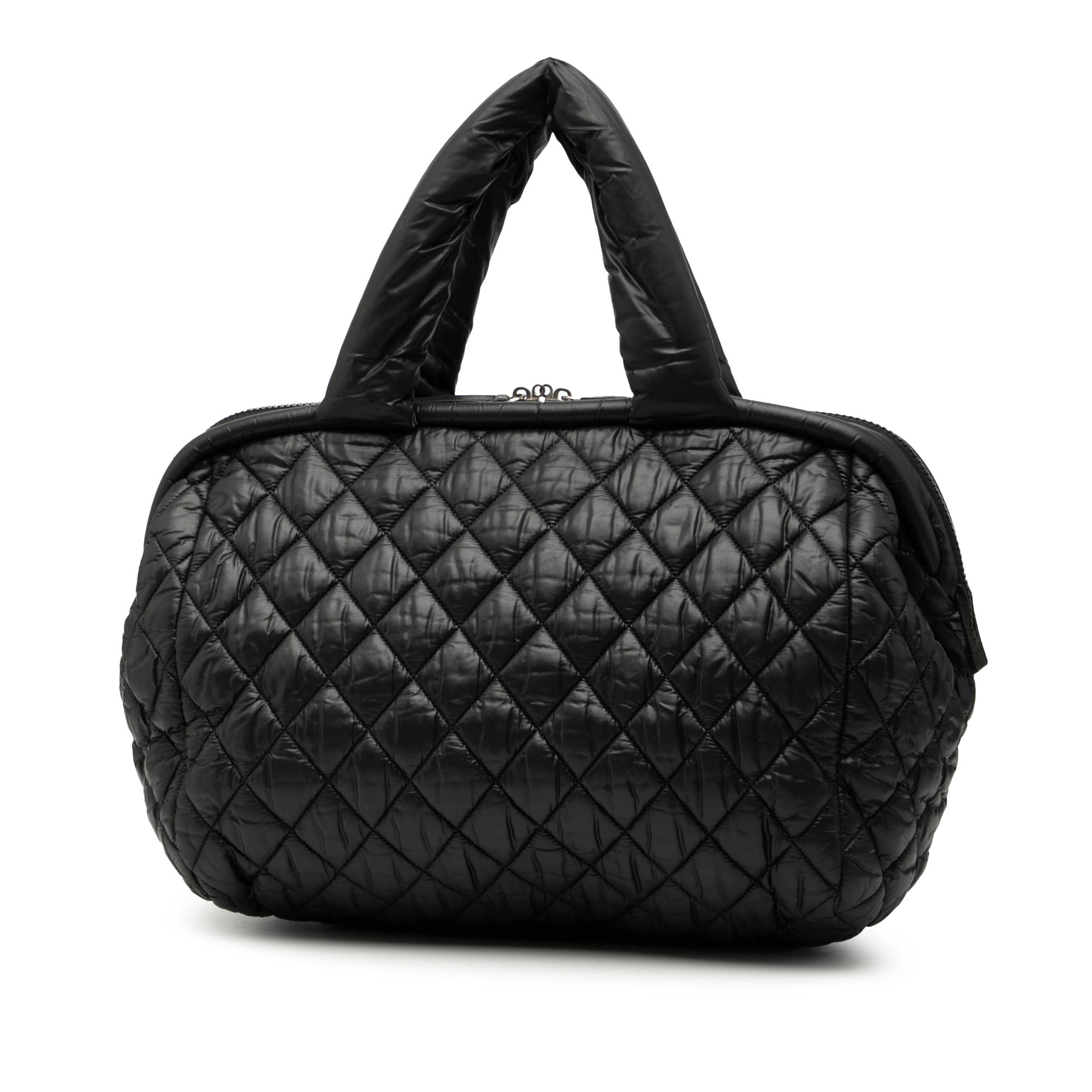 Chanel Quilted Nylon Coco Cocoon Bowling Bag, från Luxclusif, i färgen black. Klicka för att öppna bilden i stort format