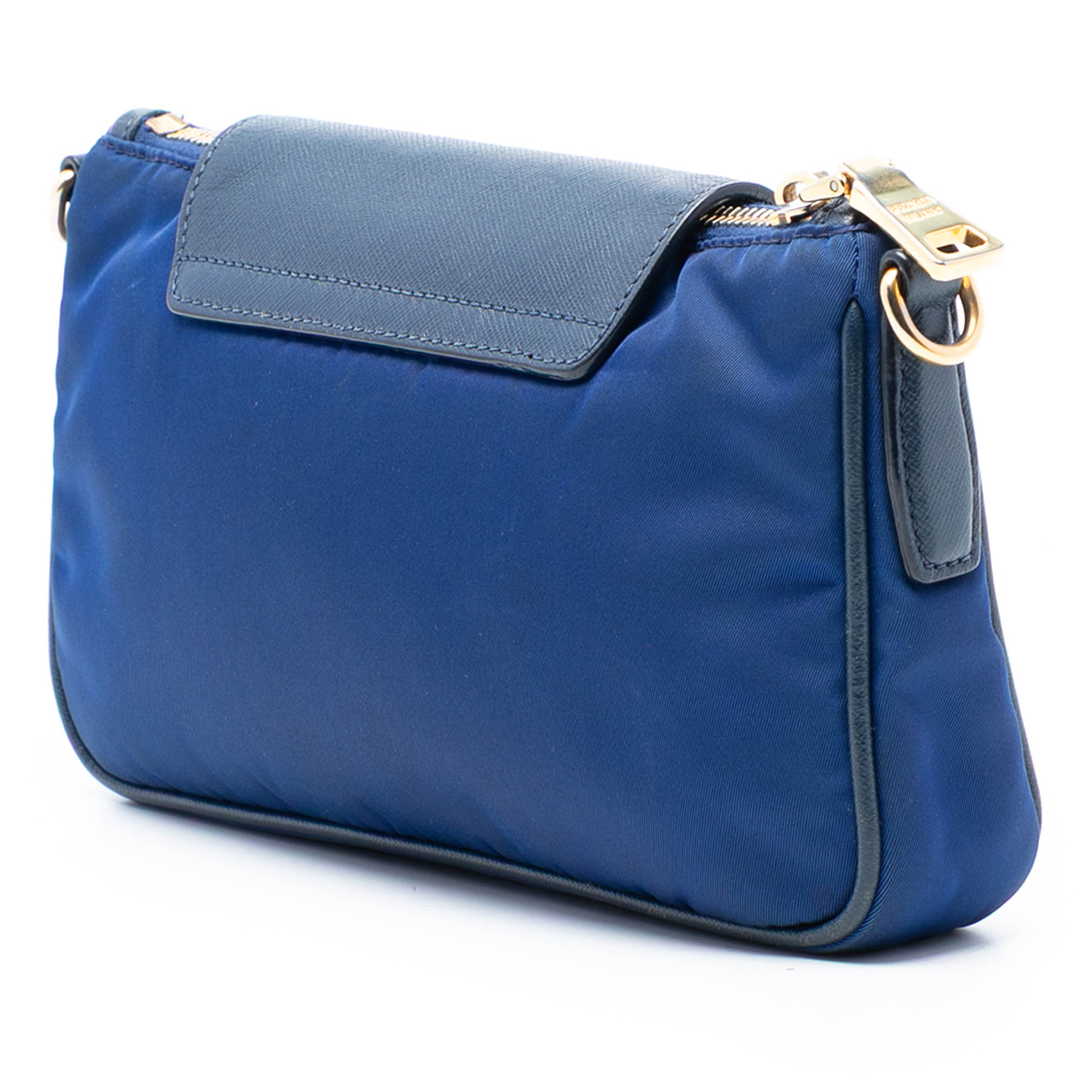 Prada Saffiano Trimmed Tessuto Chain Crossbody, från Luxclusif, i färgen blue. Klicka för att öppna bilden i stort format