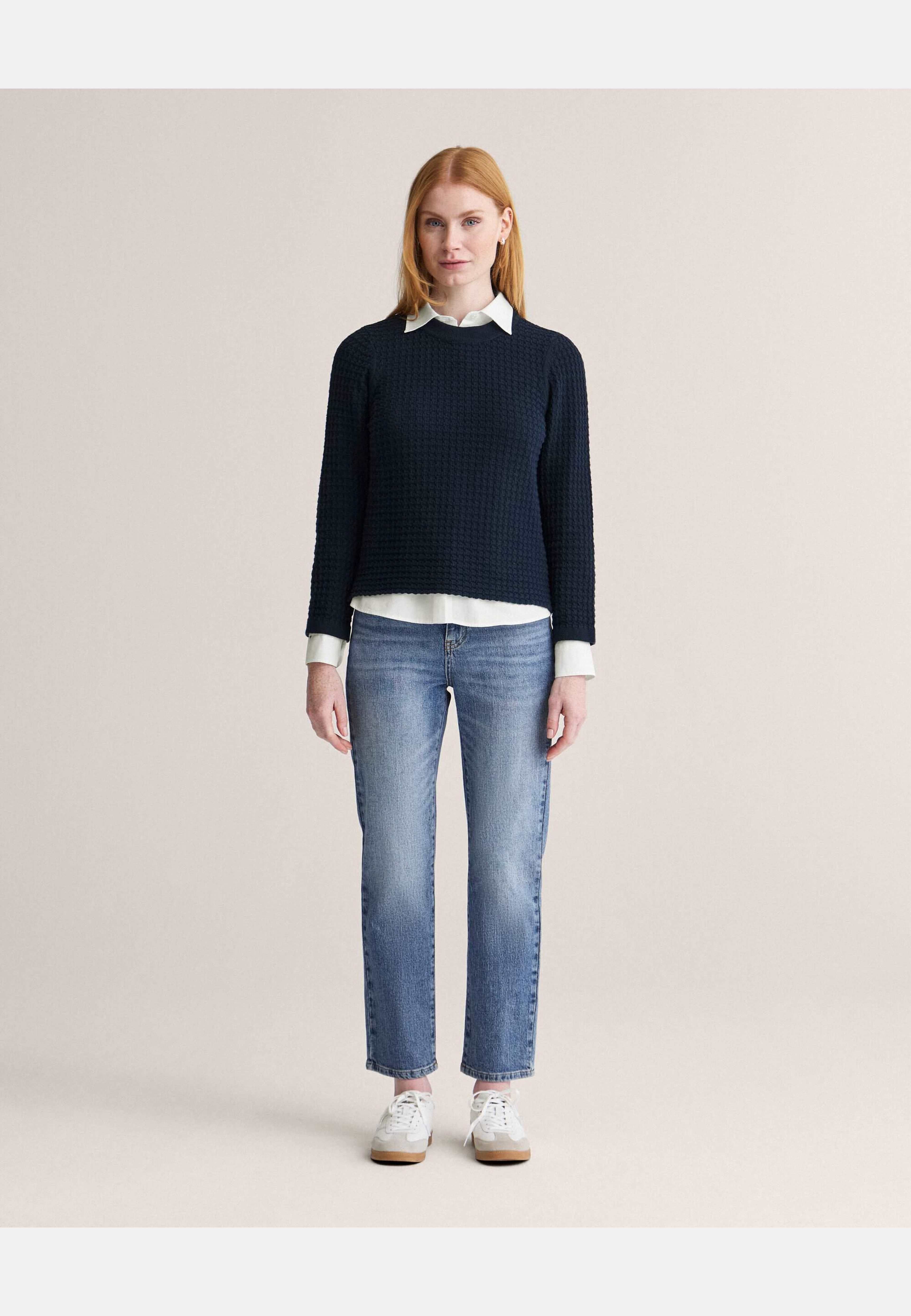 Elysa Tuckstitch Sweater, från Newhouse, i färgen marinblå. Klicka för att öppna bilden i stort format