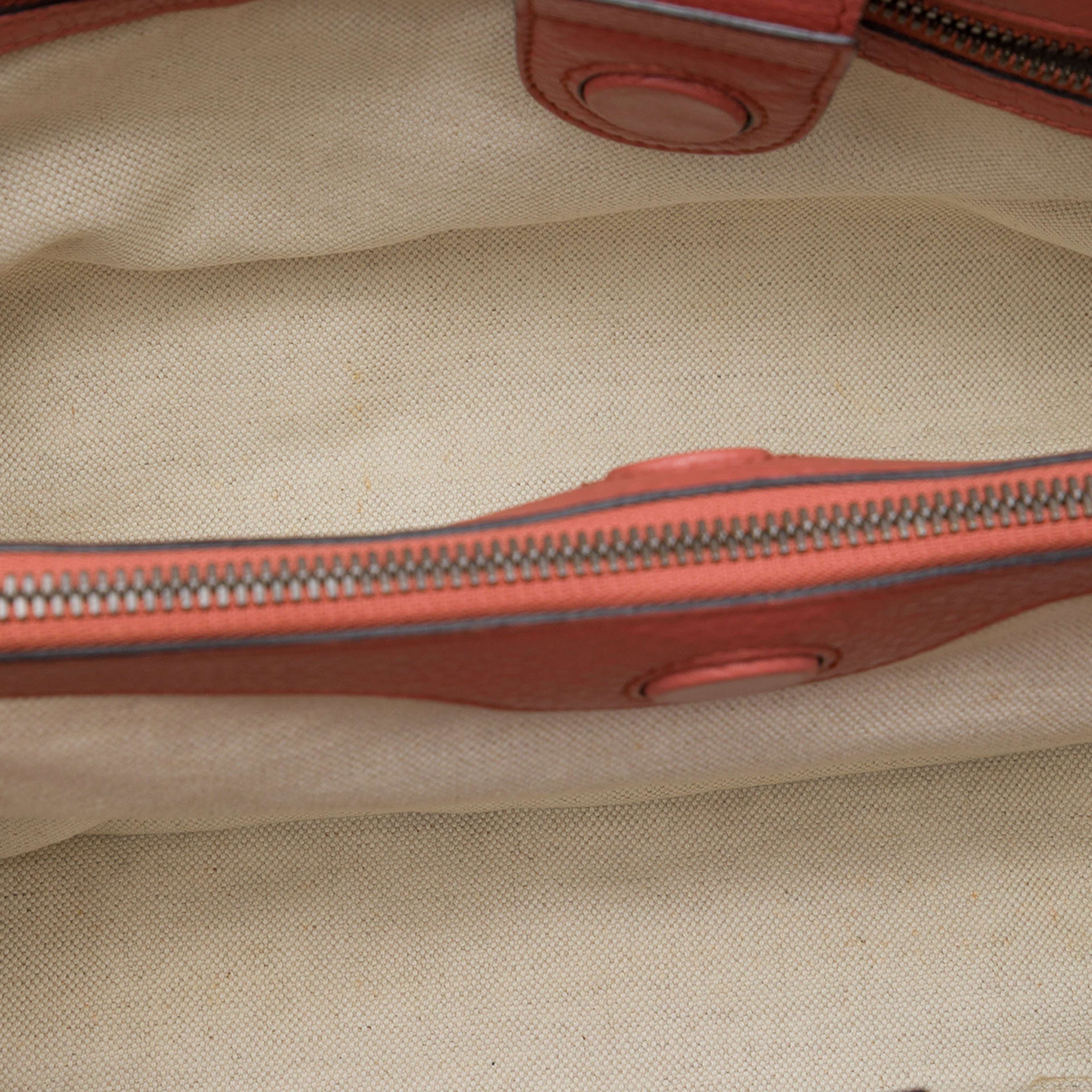 Gucci Medium Calfskin Bamboo Shopper Satchel, från Luxclusif, i färgen rosa. Klicka för att öppna bilden i stort format