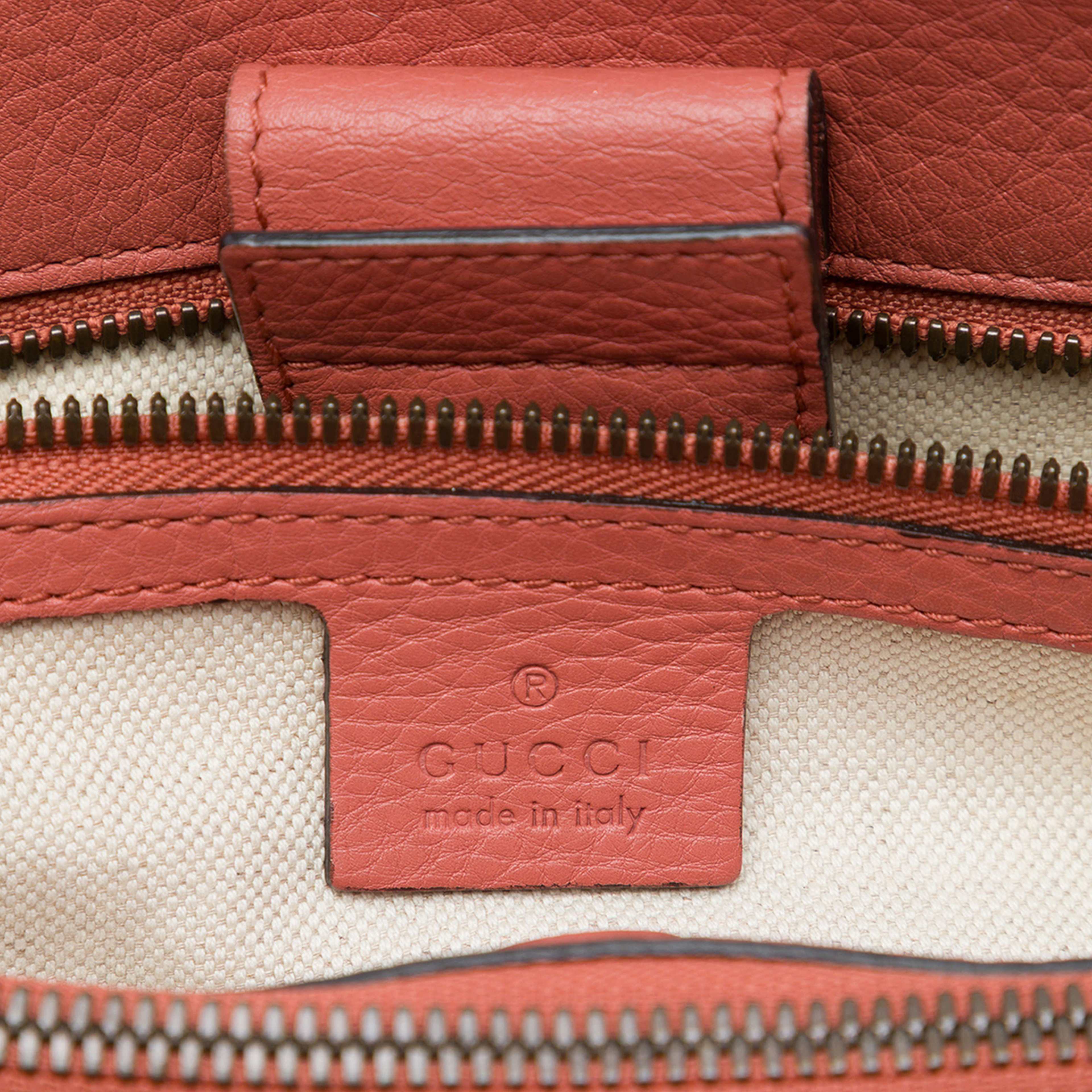 Gucci Medium Calfskin Bamboo Shopper Satchel, från Luxclusif, i färgen rosa. Klicka för att öppna bilden i stort format