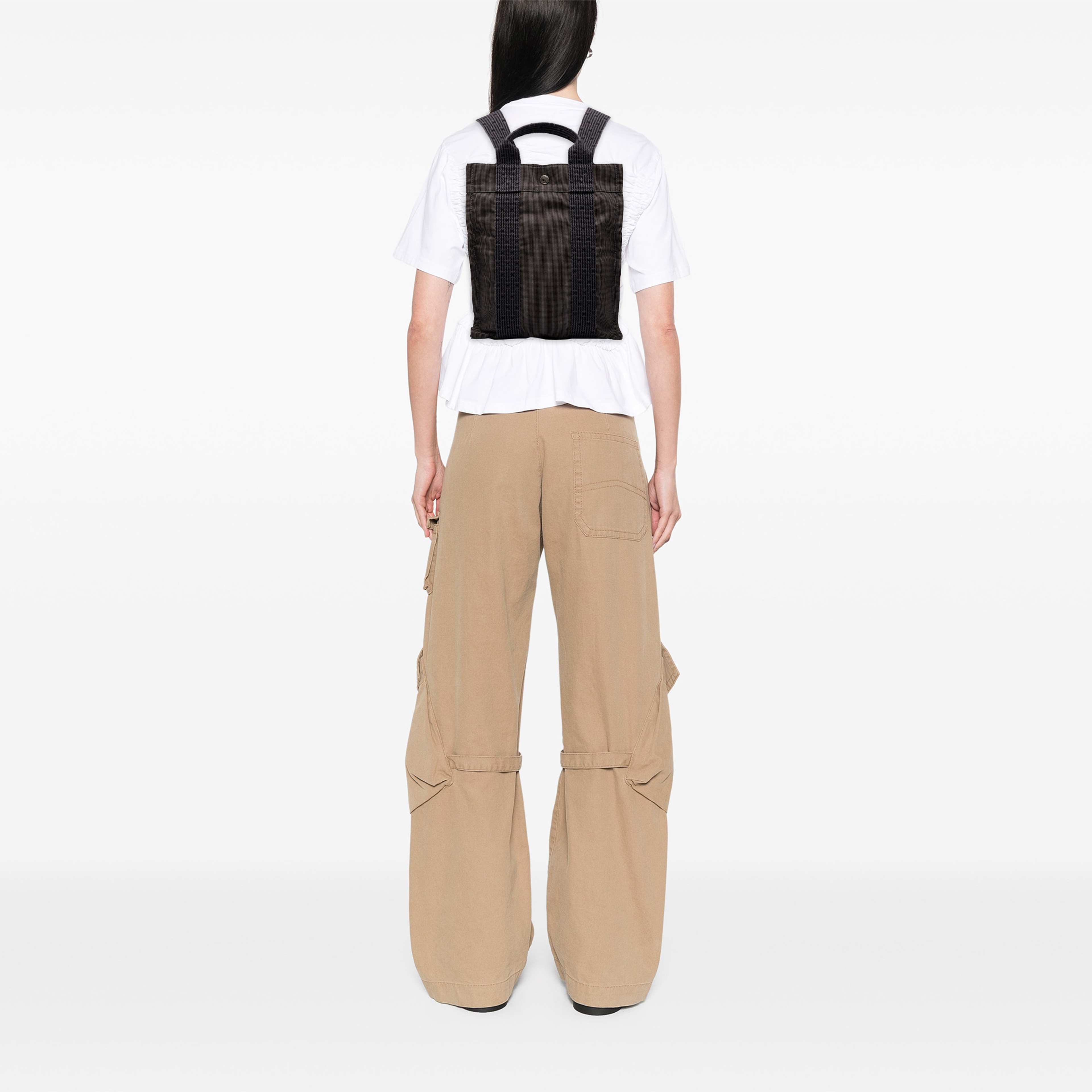 Hermès Canvas Herline Backpack Pm, från Luxclusif, i färgen grå. Klicka för att öppna bilden i stort format