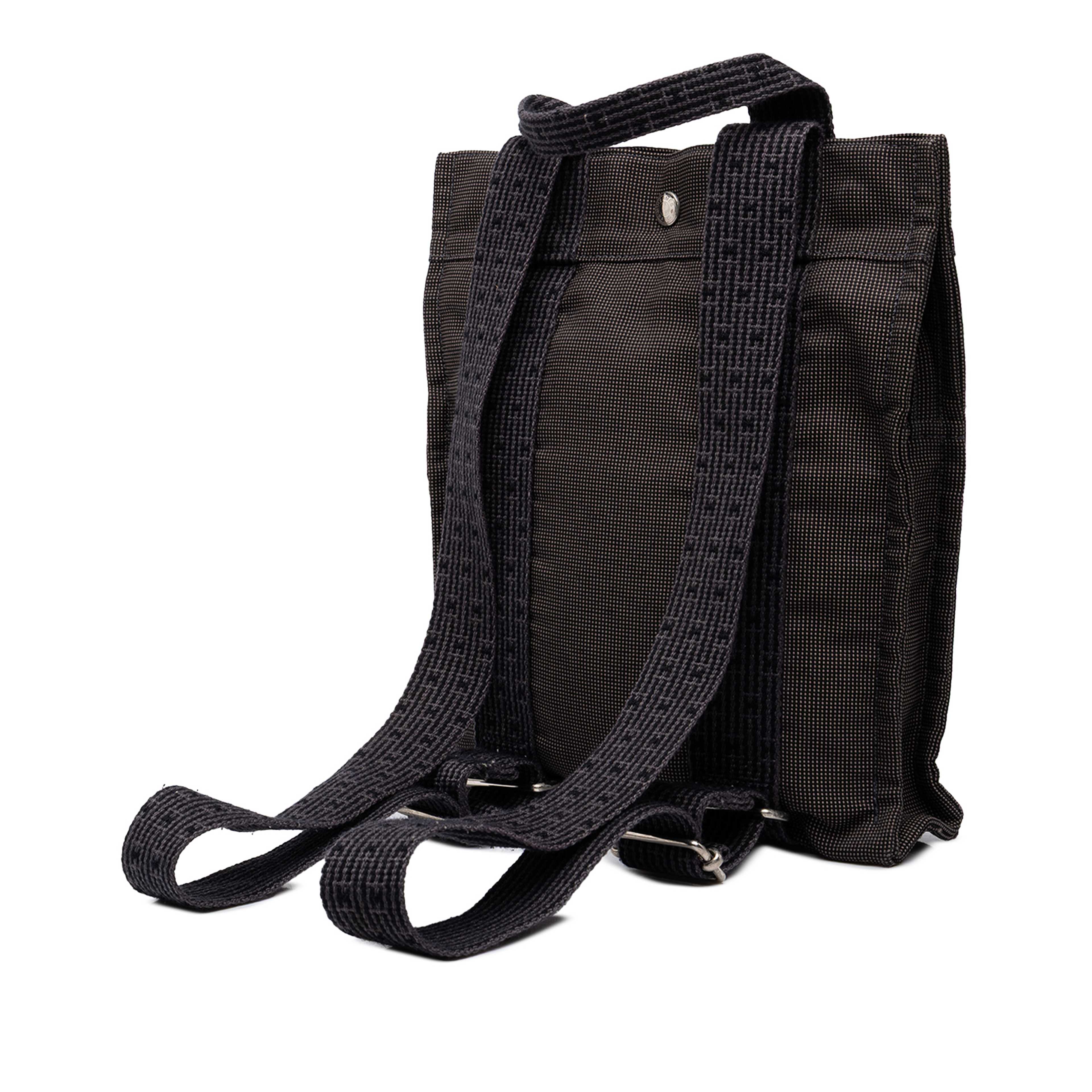 Hermès Canvas Herline Backpack Pm, från Luxclusif, i färgen grå. Klicka för att öppna bilden i stort format