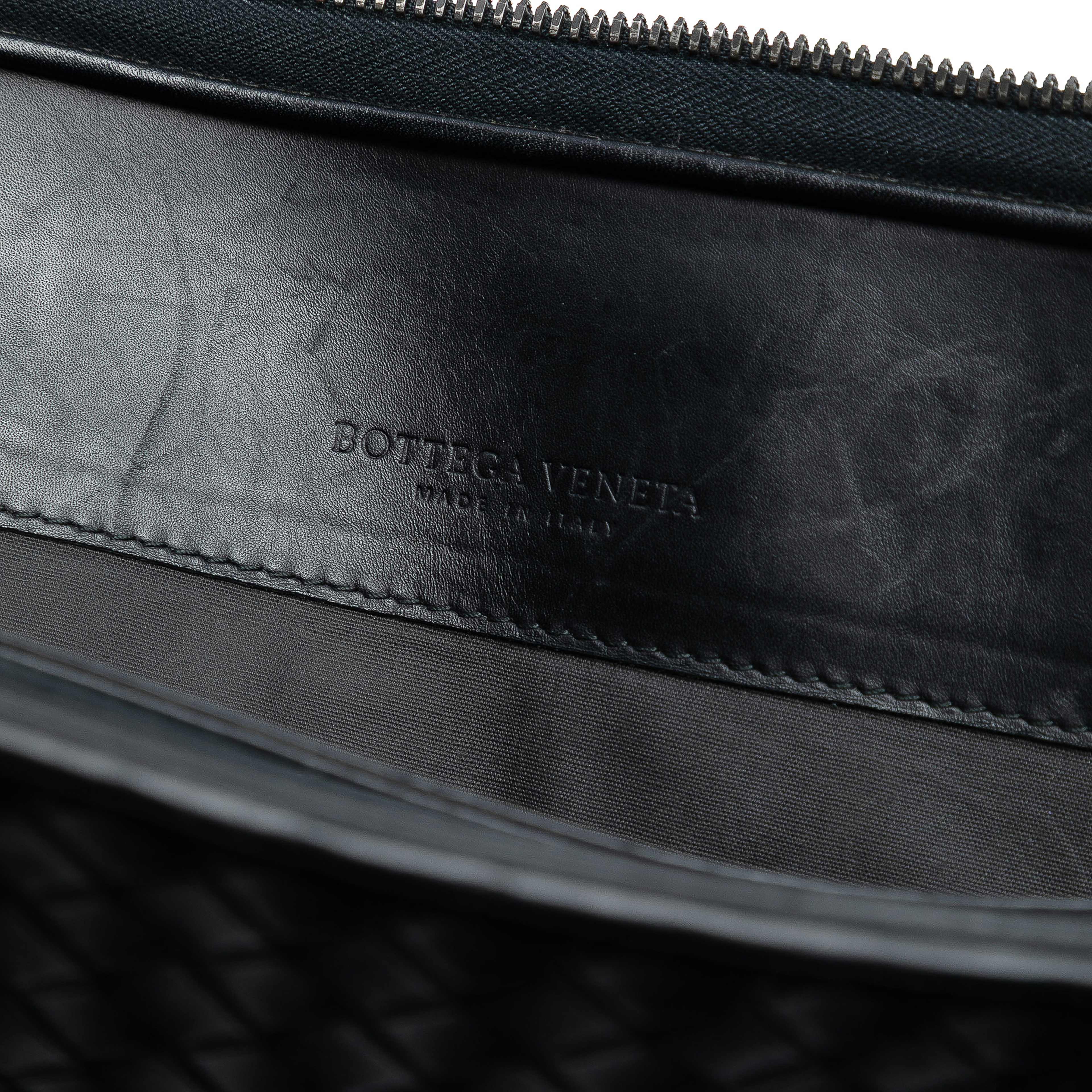 Bottega Veneta Nappa Intrecciato Business Bag, från Luxclusif, i färgen black. Klicka för att öppna bilden i stort format