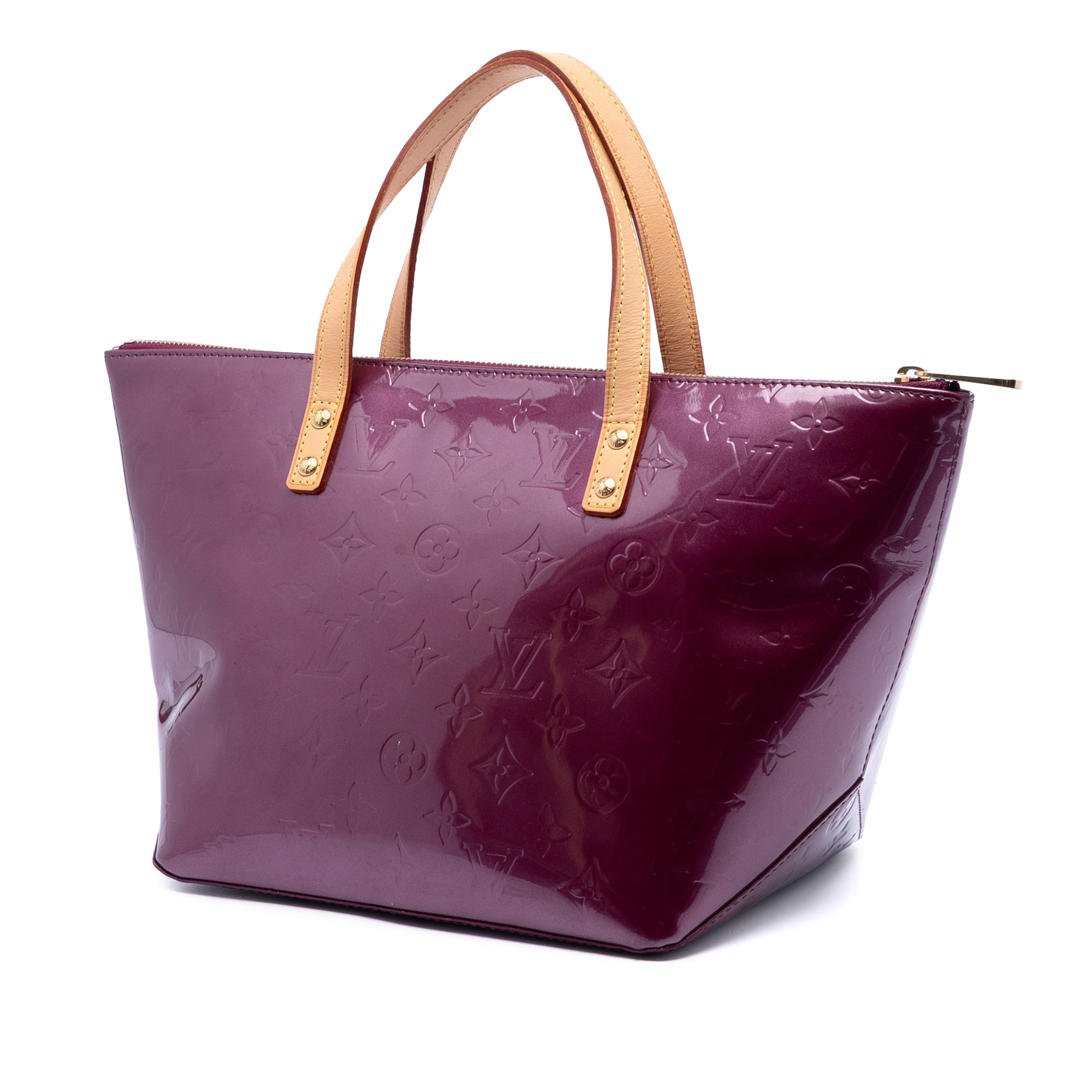 Louis Vuitton Monogram Vernis Bellevue Pm, från Luxclusif, i färgen magenta. Klicka för att öppna bilden i stort format