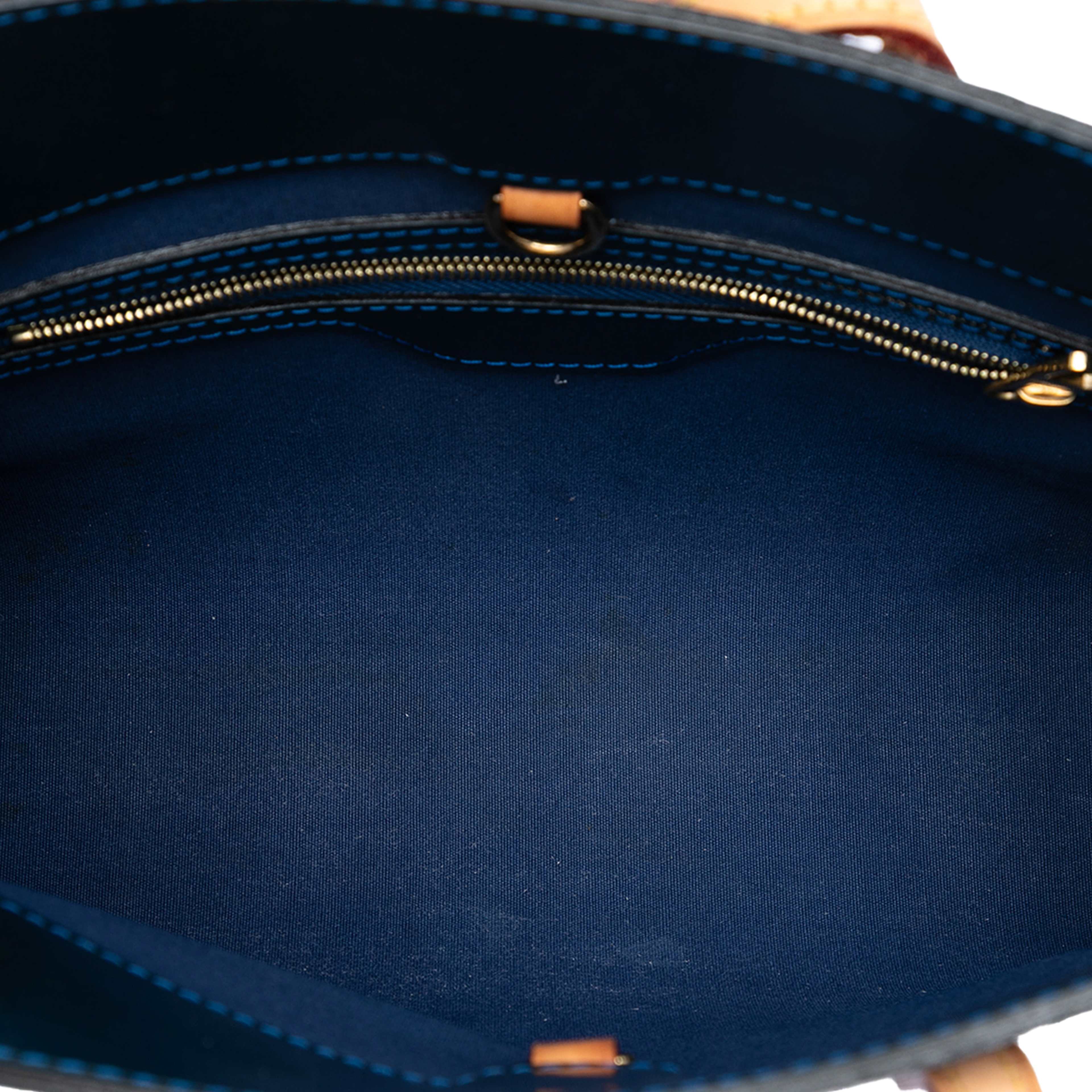 Louis Vuitton Monogram Vernis Catalina Bb, från Luxclusif, i färgen dark blue. Klicka för att öppna bilden i stort format