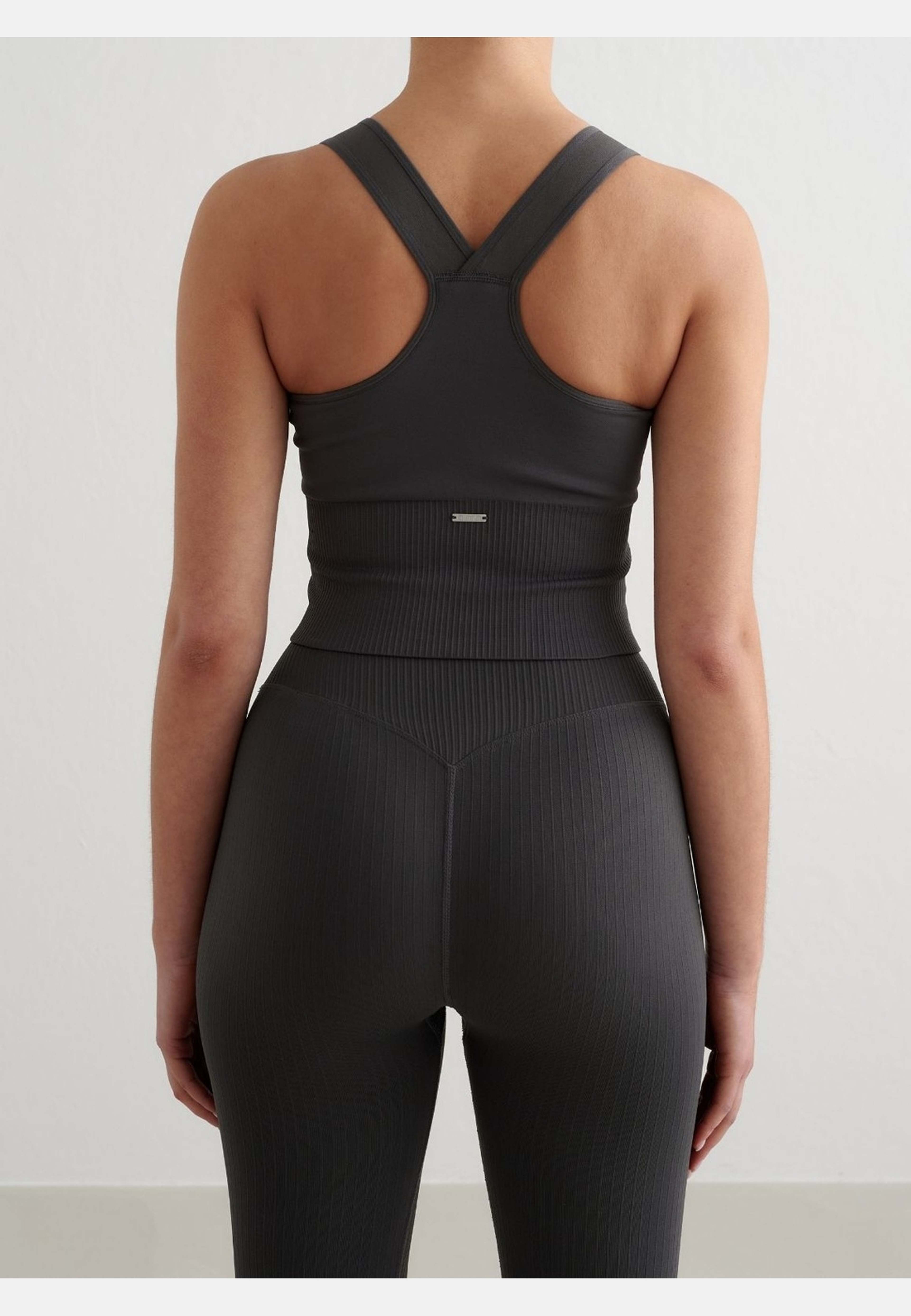 Ribbed Seamless High Support Bralette, från aim'n, i färgen shadow grey. Klicka för att öppna bilden i stort format