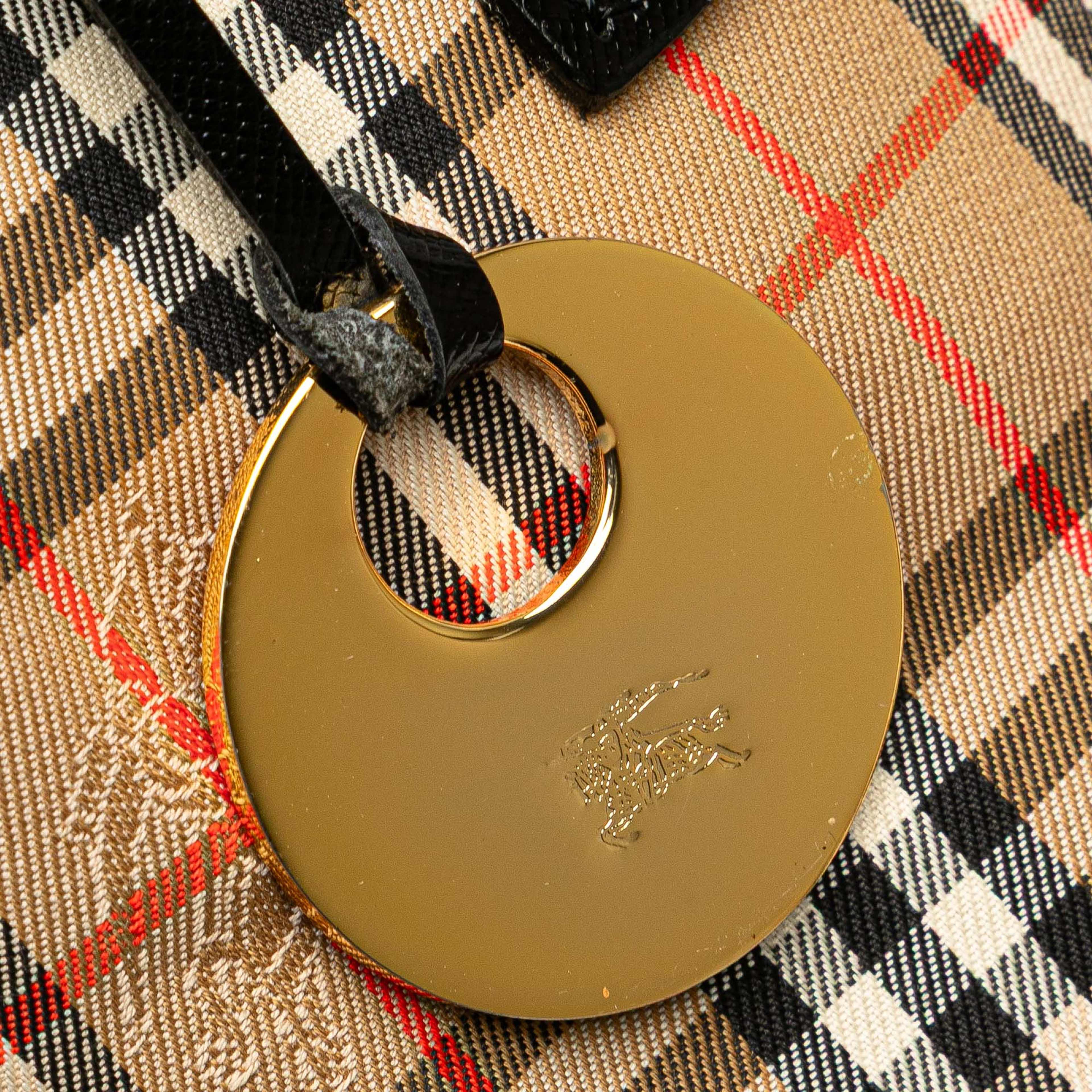 Burberry Haymarket Check Canvas Tote, från Luxclusif, i färgen beige. Klicka för att öppna bilden i stort format