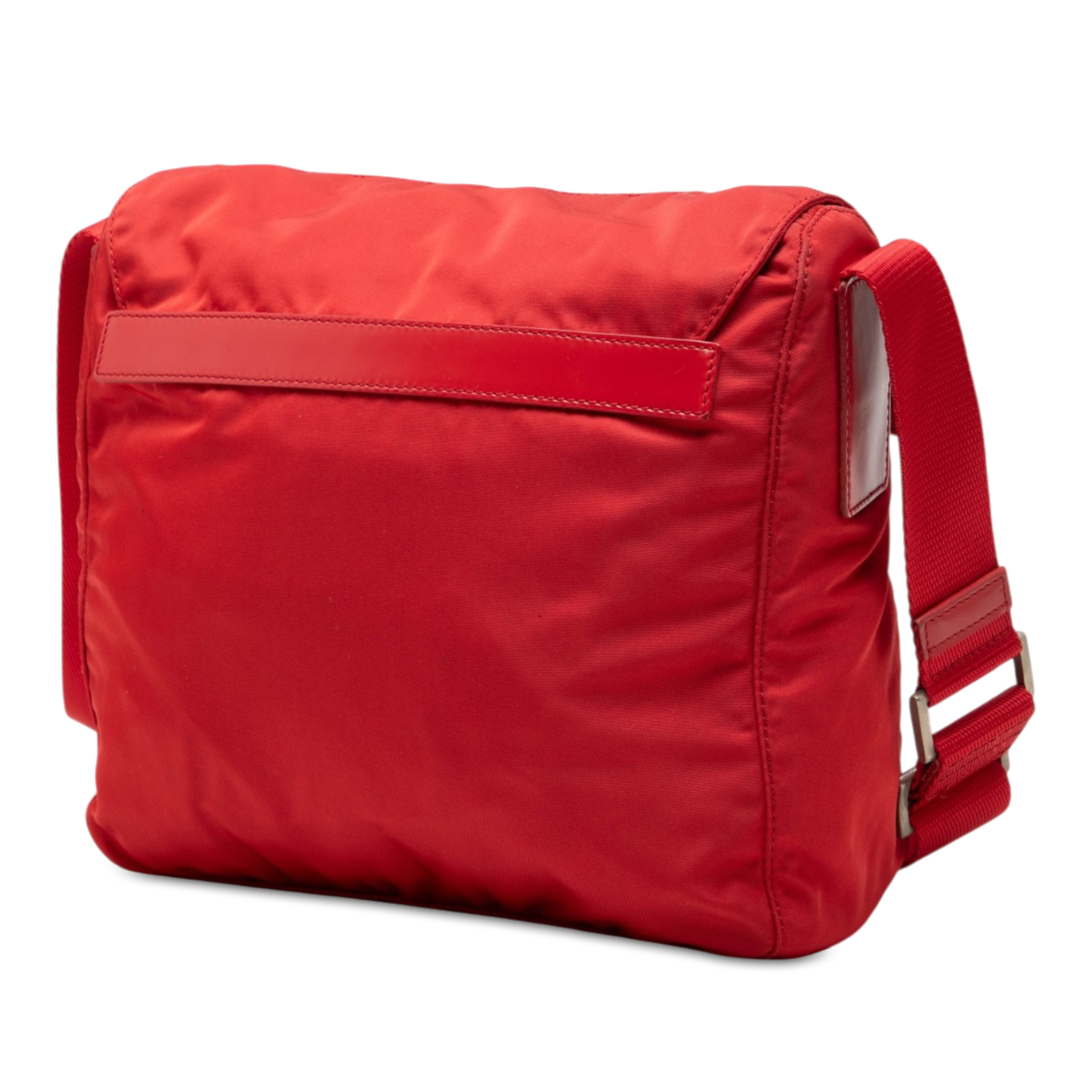 Prada Tessuto Zip Buckle Messenger Bag, från Luxclusif, i färgen röd. Klicka för att öppna bilden i stort format