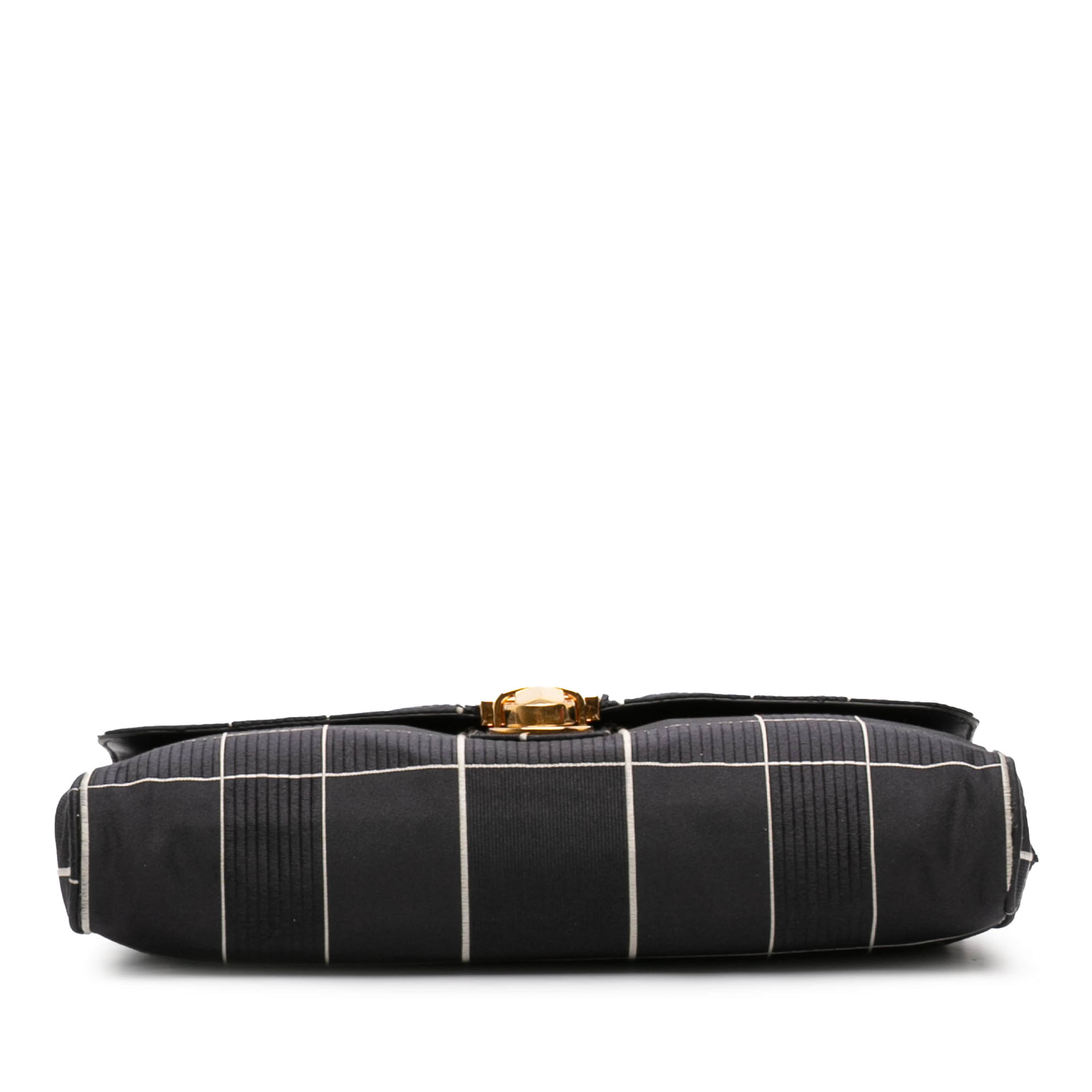 Prada Tessuto Chain Crossbody, från Luxclusif, i färgen svart. Klicka för att öppna bilden i stort format