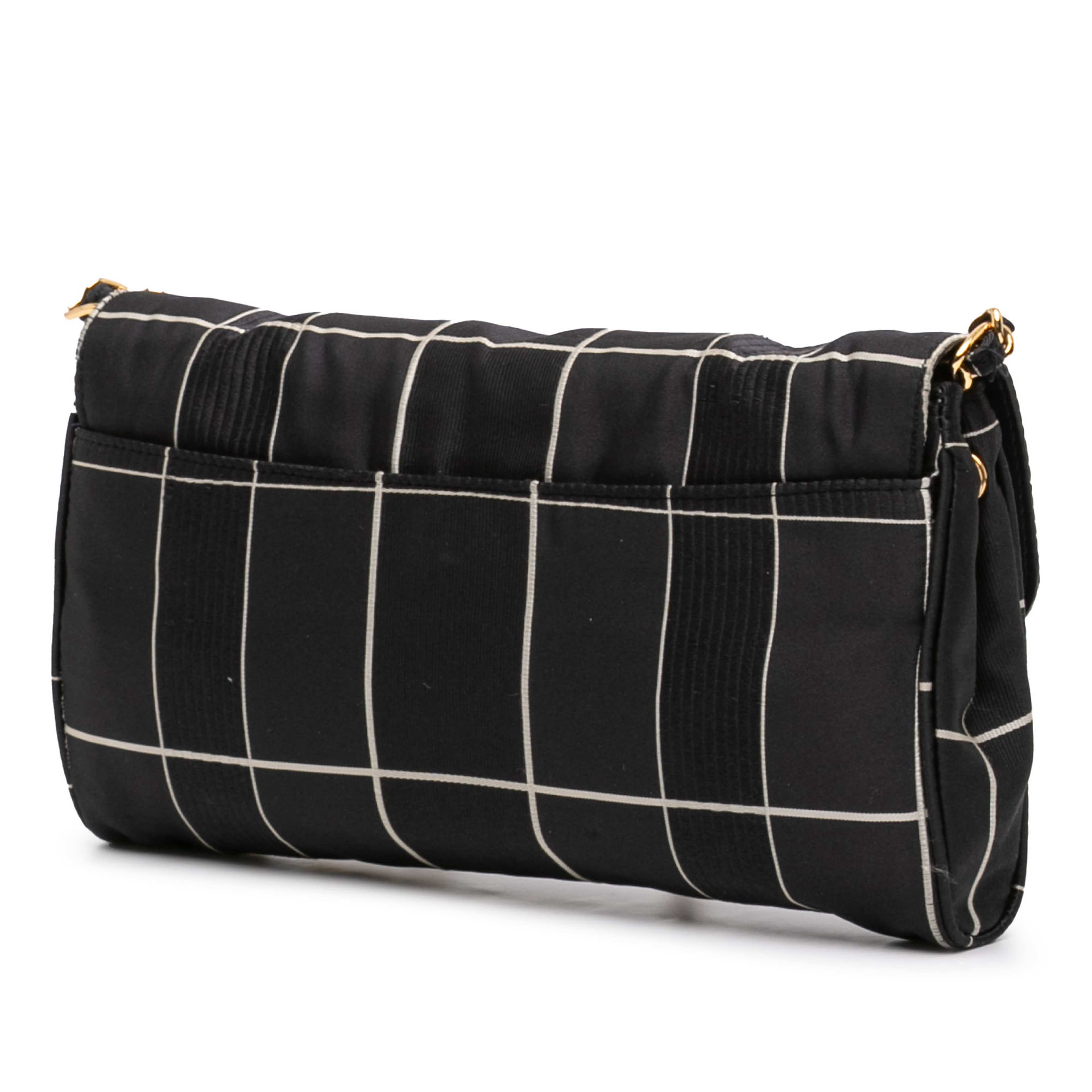 Prada Tessuto Chain Crossbody, från Luxclusif, i färgen svart. Klicka för att öppna bilden i stort format