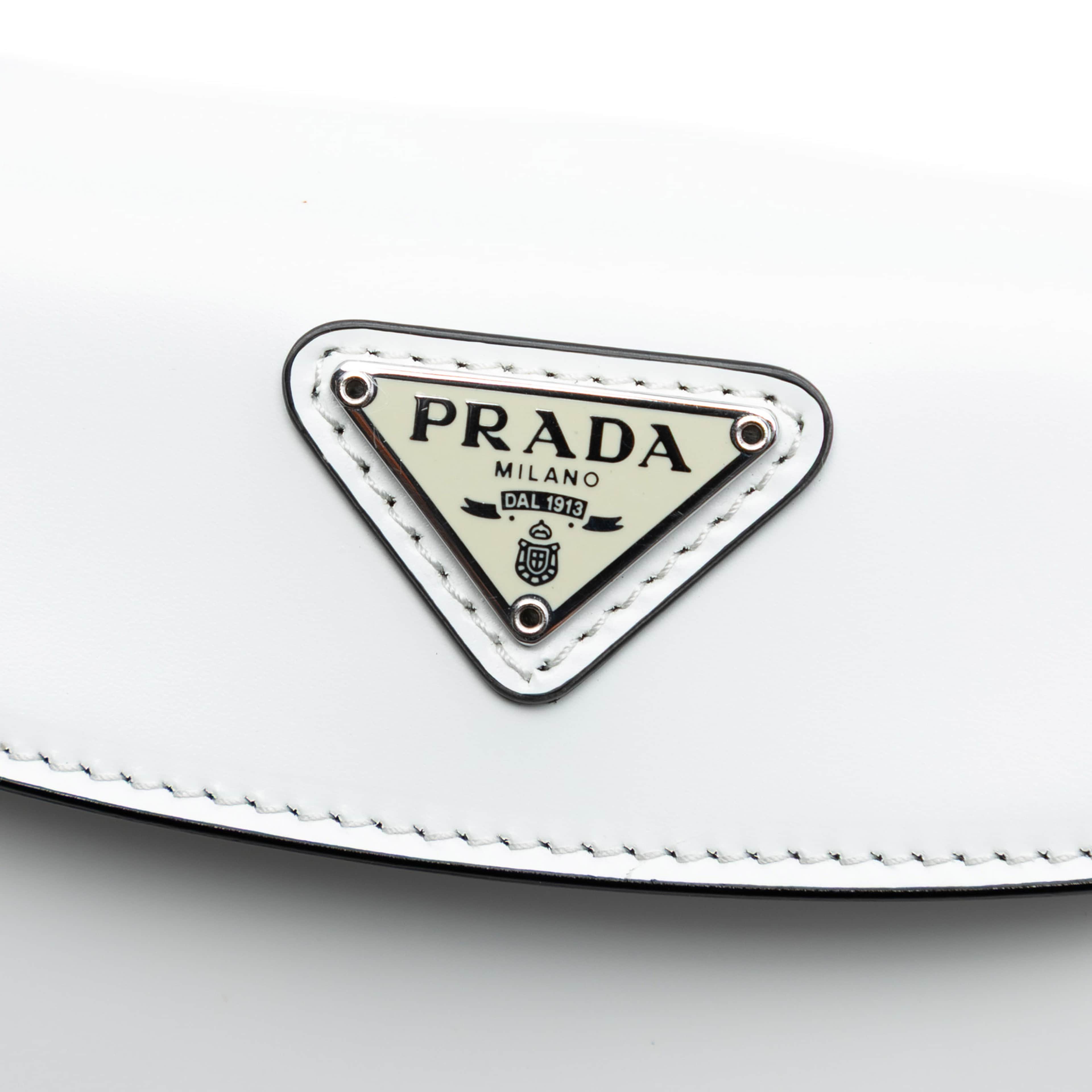 Prada Mini Brushed Leather Cleo Bag, från Luxclusif, i färgen white. Klicka för att öppna bilden i stort format