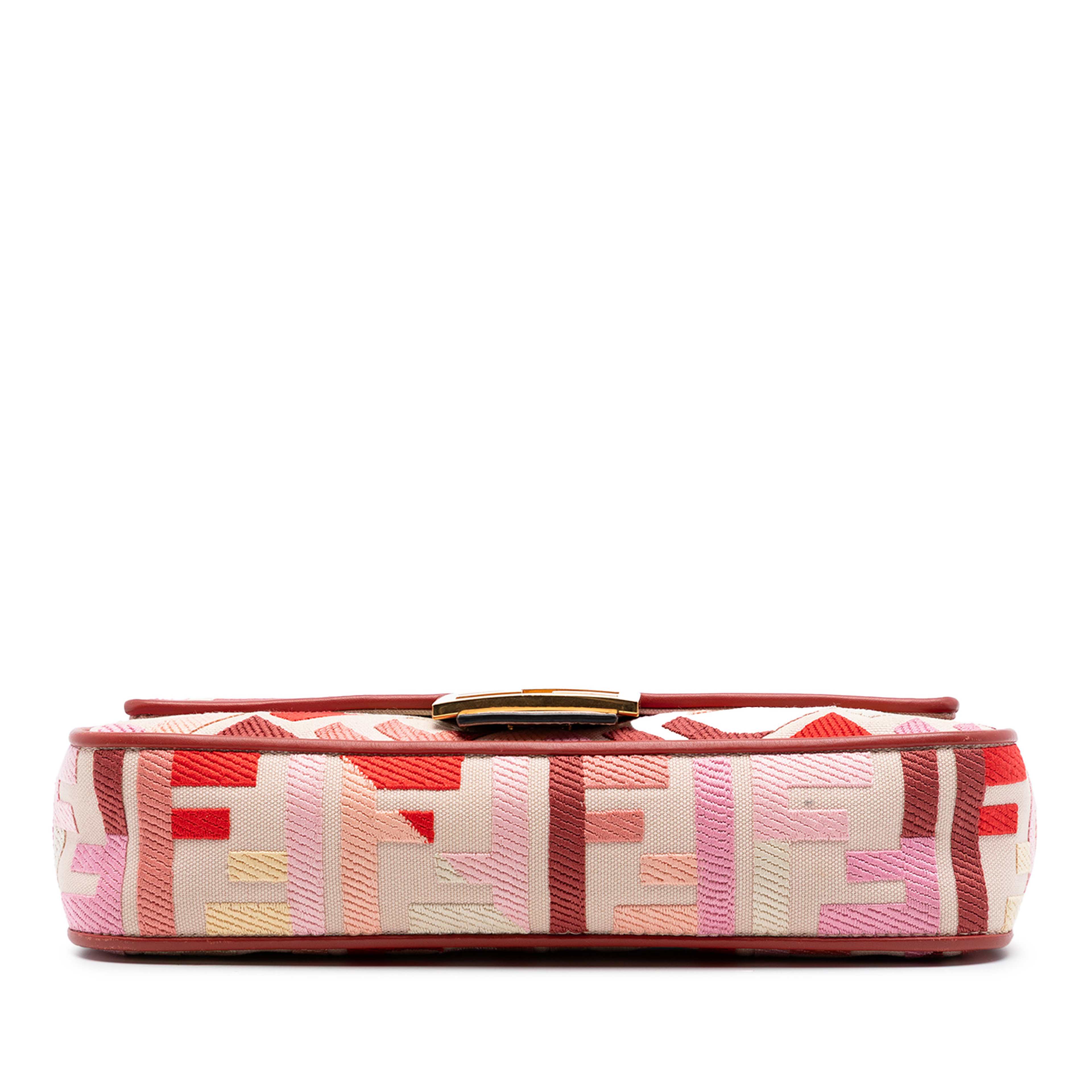 Fendi Zucca Embroidered Canvas Baguette Satchel, från Luxclusif, i färgen pink. Klicka för att öppna bilden i stort format