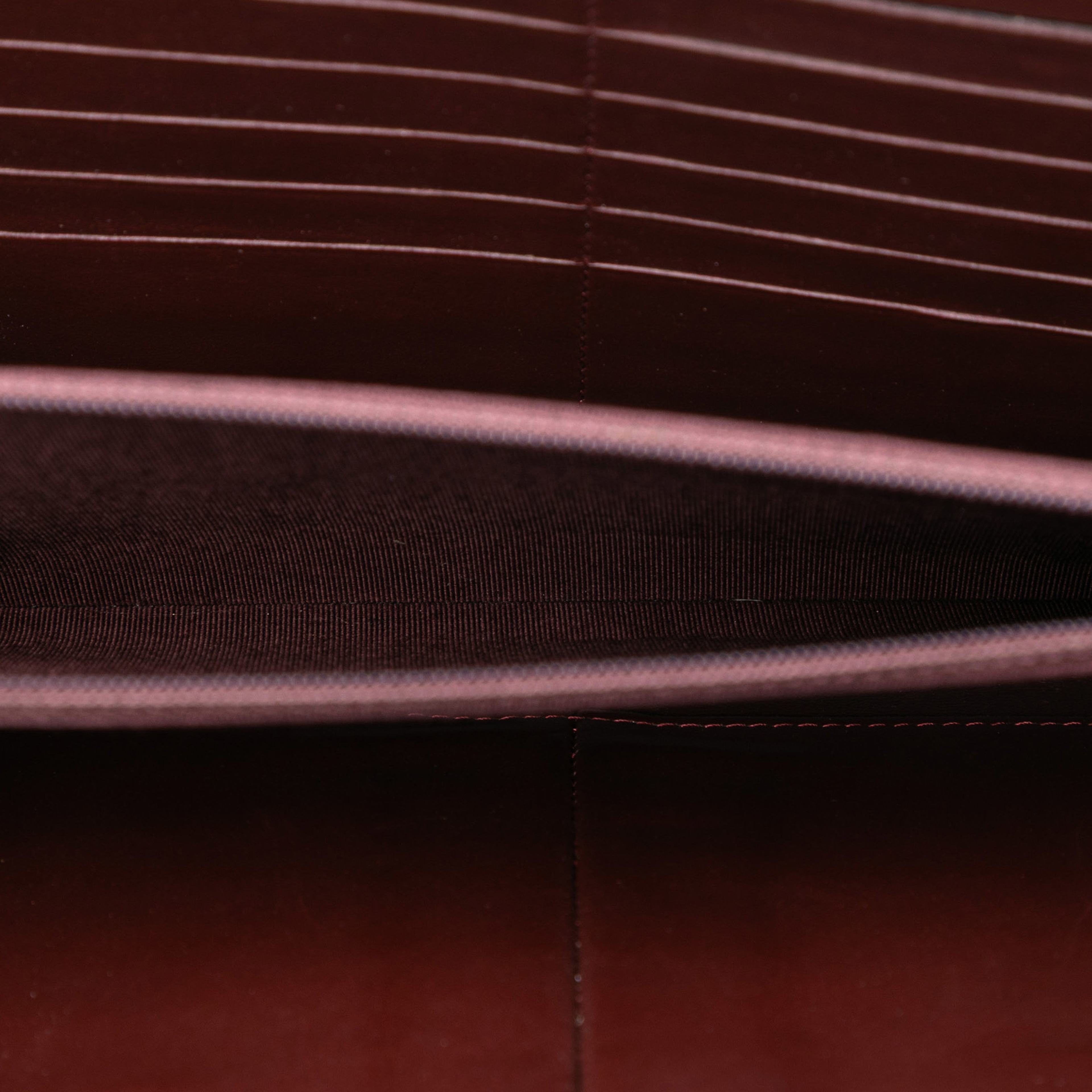 Chanel Cc Grained Calfskin Classic Zipped Travel Pouch, från Luxclusif, i färgen black. Klicka för att öppna bilden i stort format