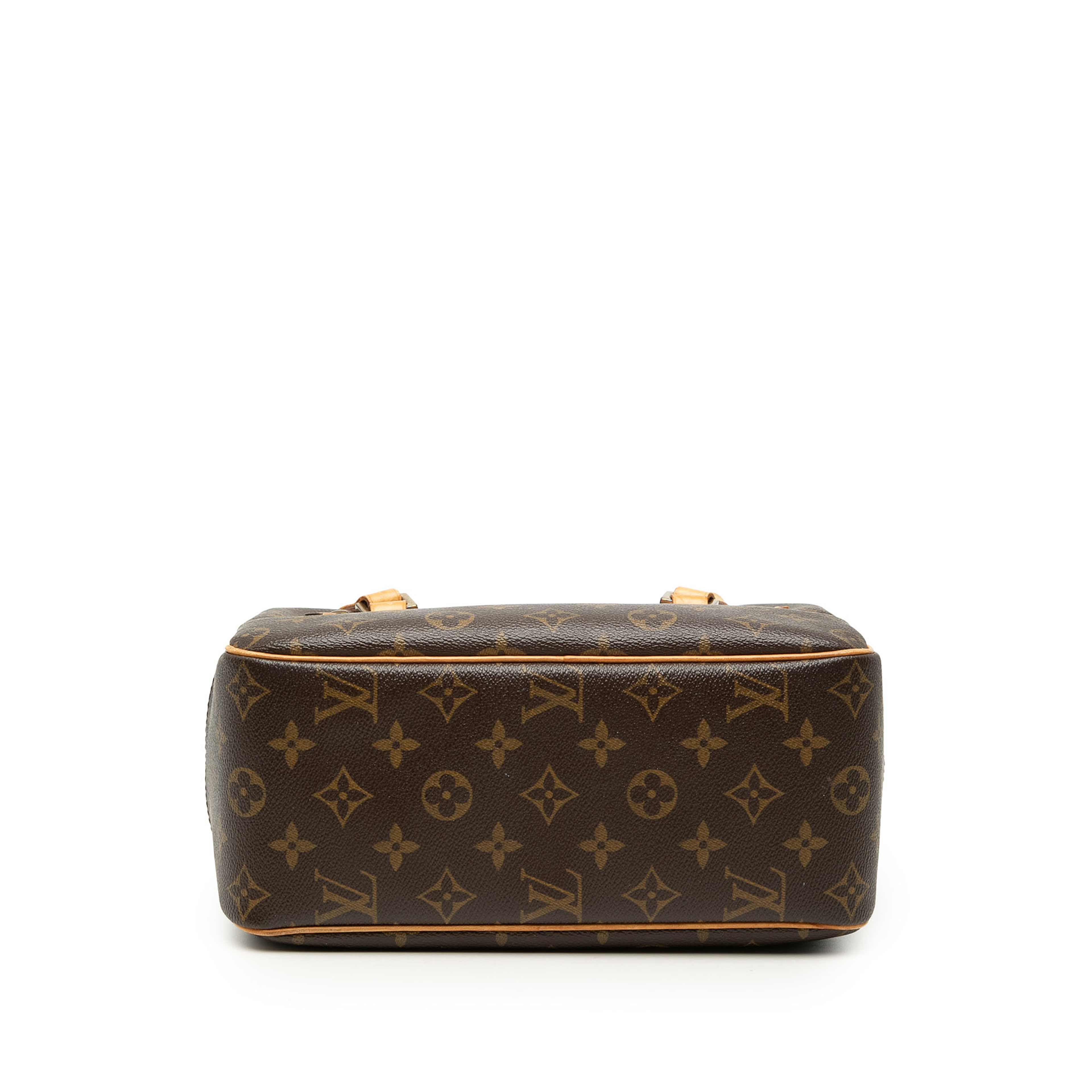 Louis Vuitton Monogram Cite Mm, från Luxclusif, i färgen brun. Klicka för att öppna bilden i stort format