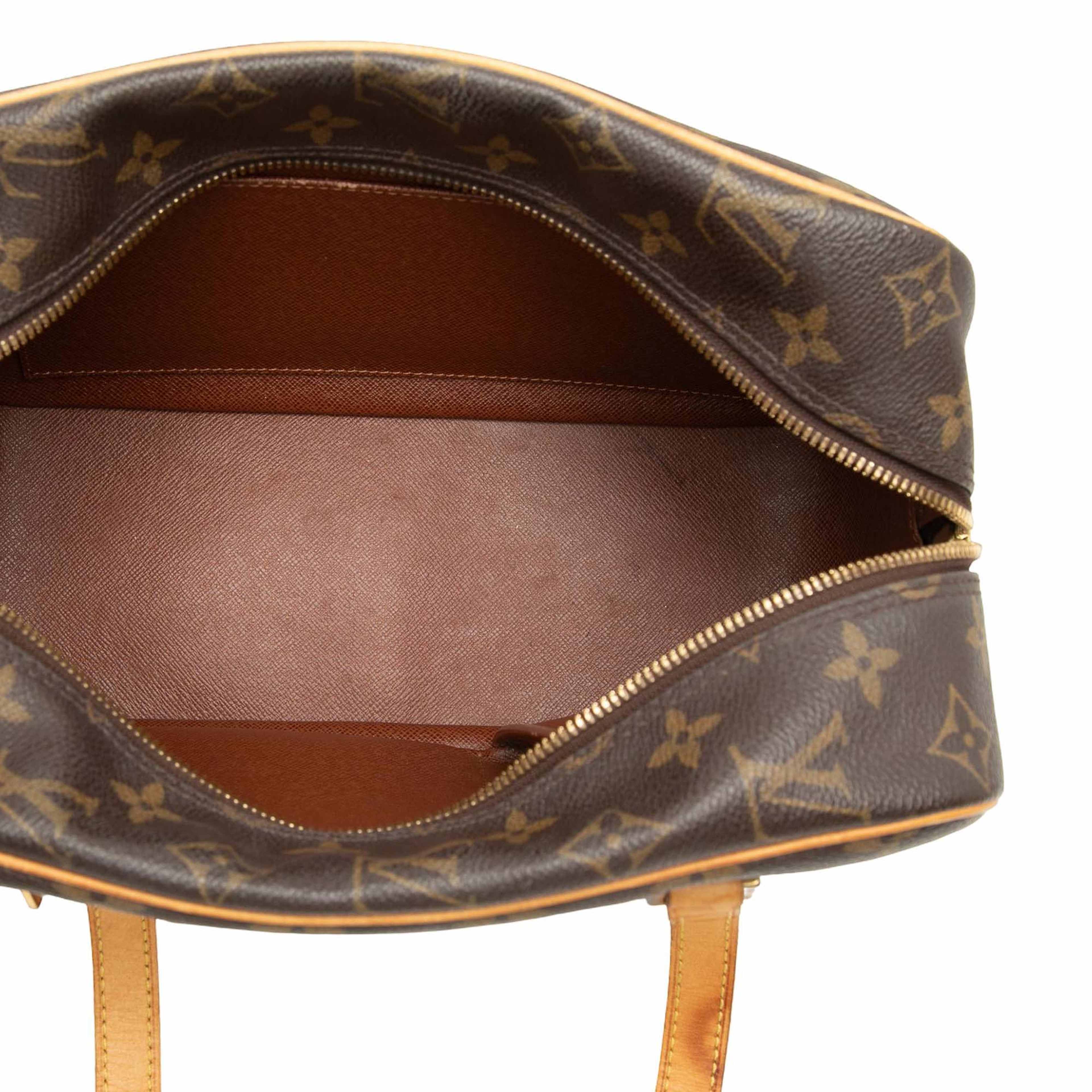 Louis Vuitton Monogram Cite Mm, från Luxclusif, i färgen brun. Klicka för att öppna bilden i stort format