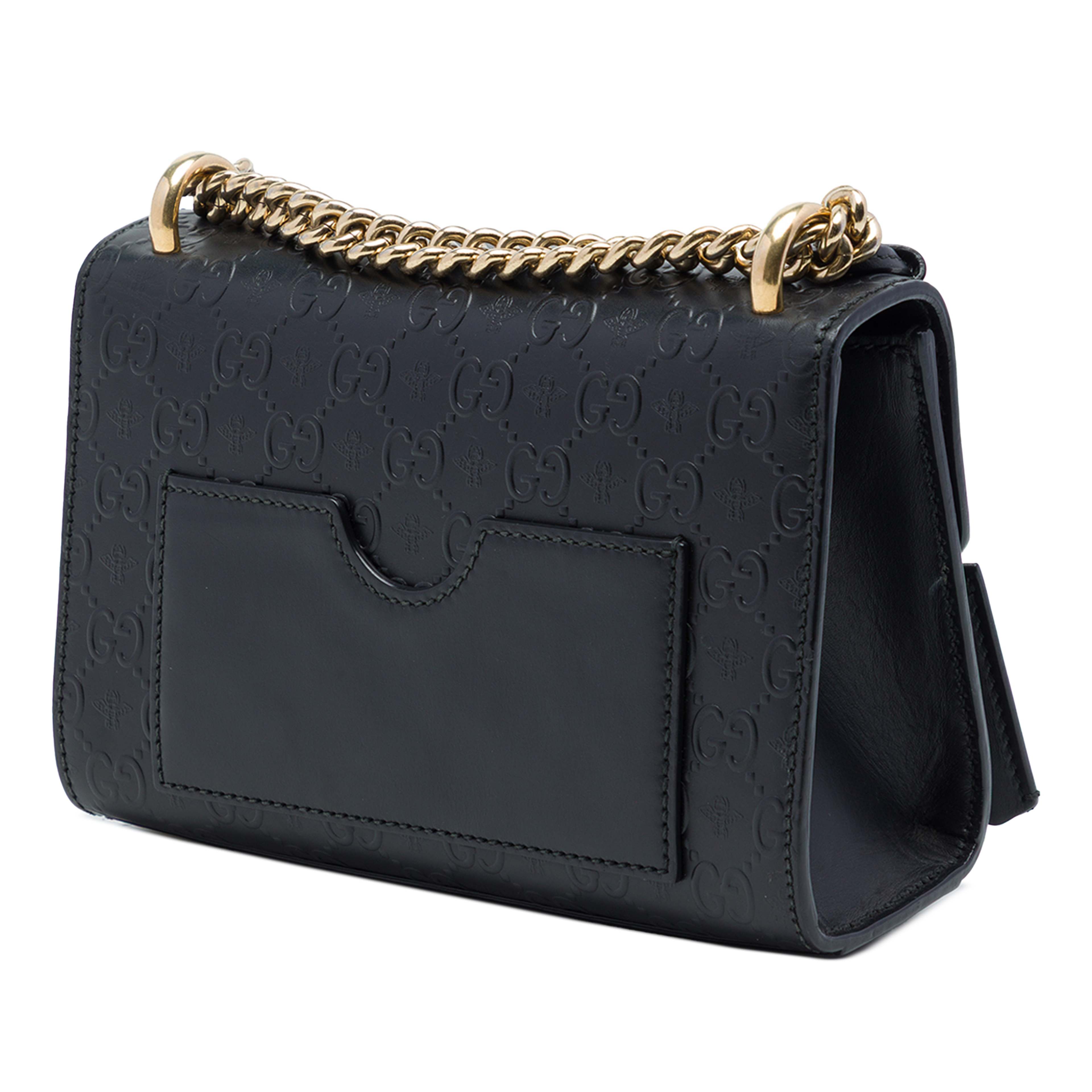 Gucci Small Guccissima Bee Padlock Crossbody, från Luxclusif, i färgen svart. Klicka för att öppna bilden i stort format
