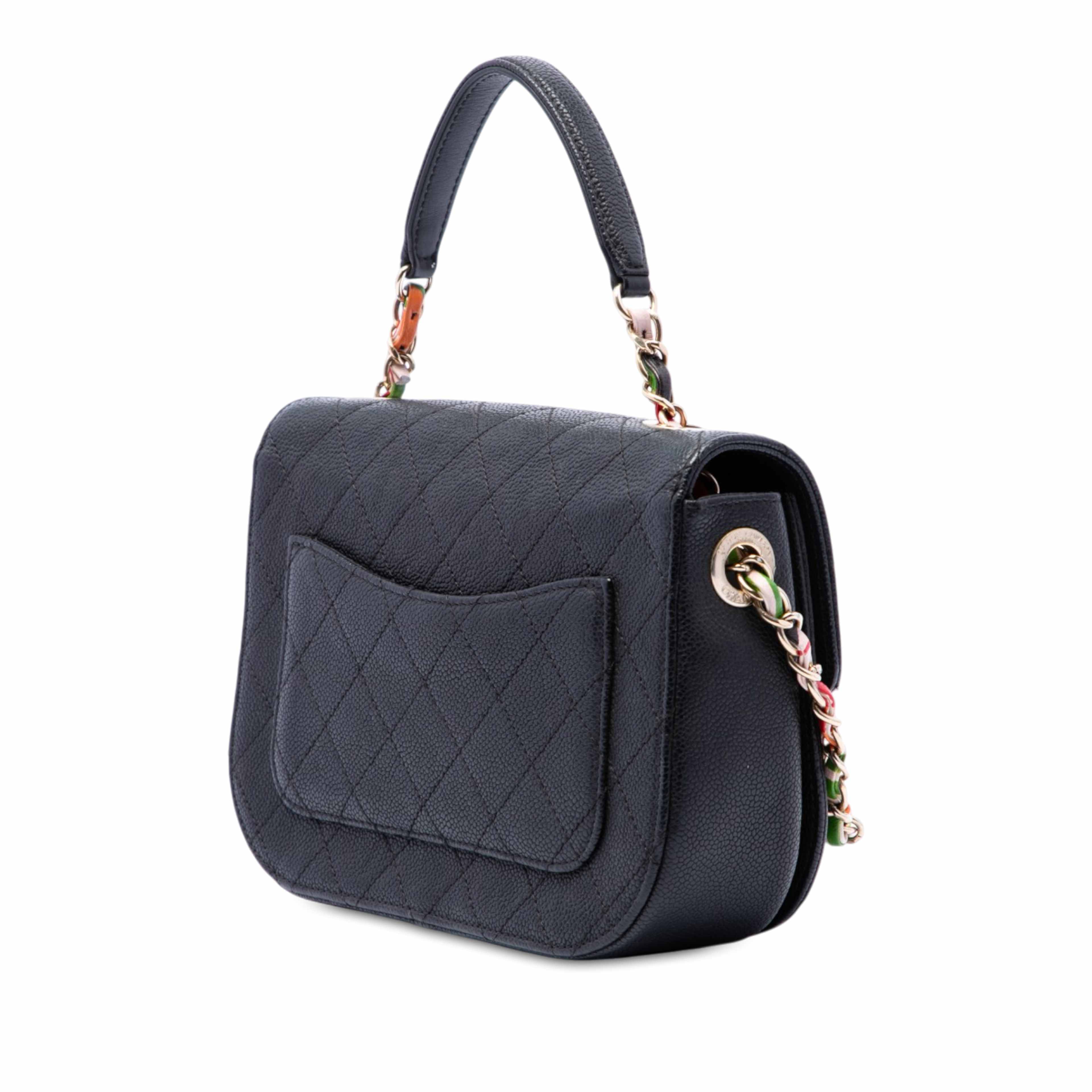 Chanel Paris Cuba Small Quilted Caviar Thread Around Flap, från Luxclusif, i färgen svart. Klicka för att öppna bilden i stort format