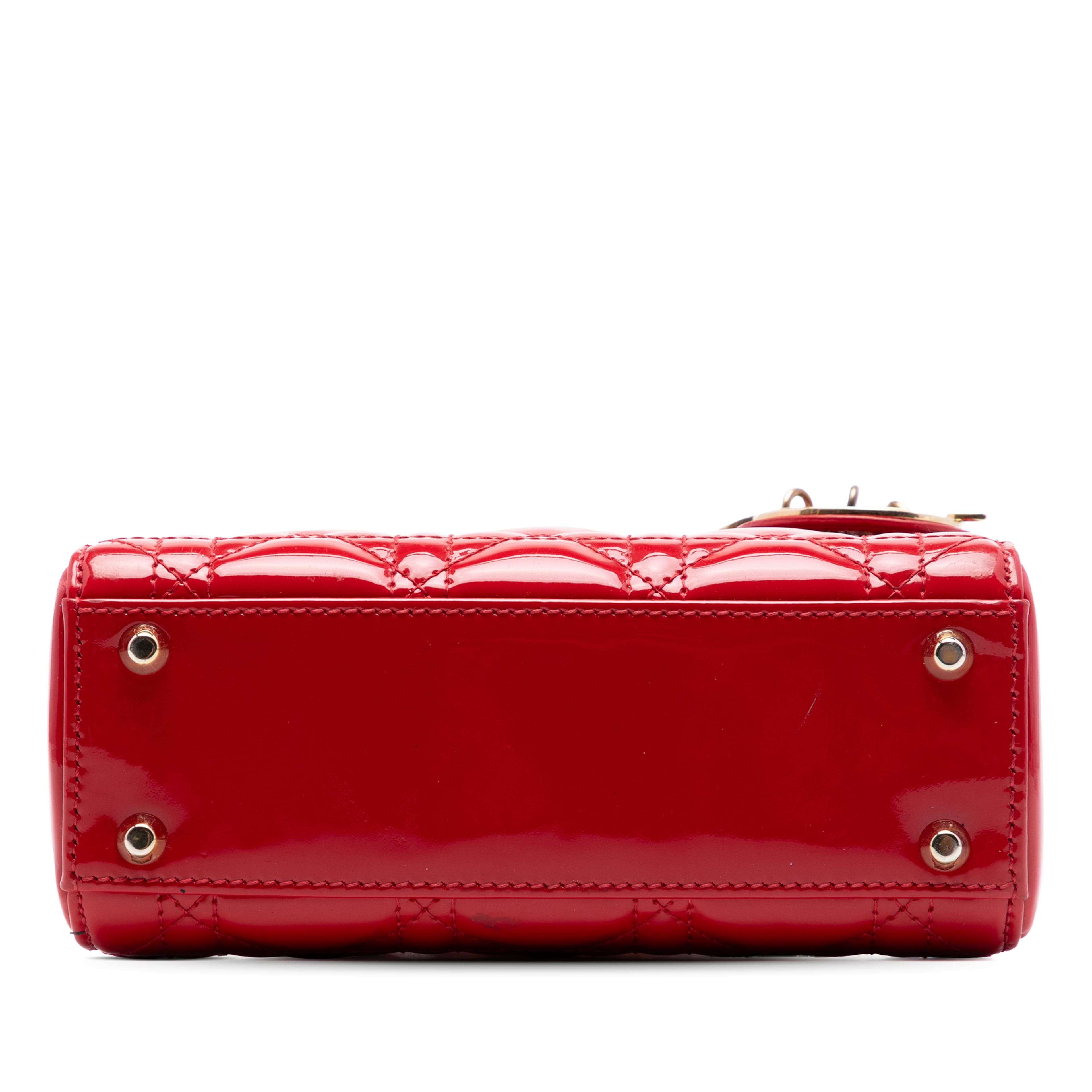 Dior Mini Patent Cannage Lady Dior, från Luxclusif, i färgen red. Klicka för att öppna bilden i stort format