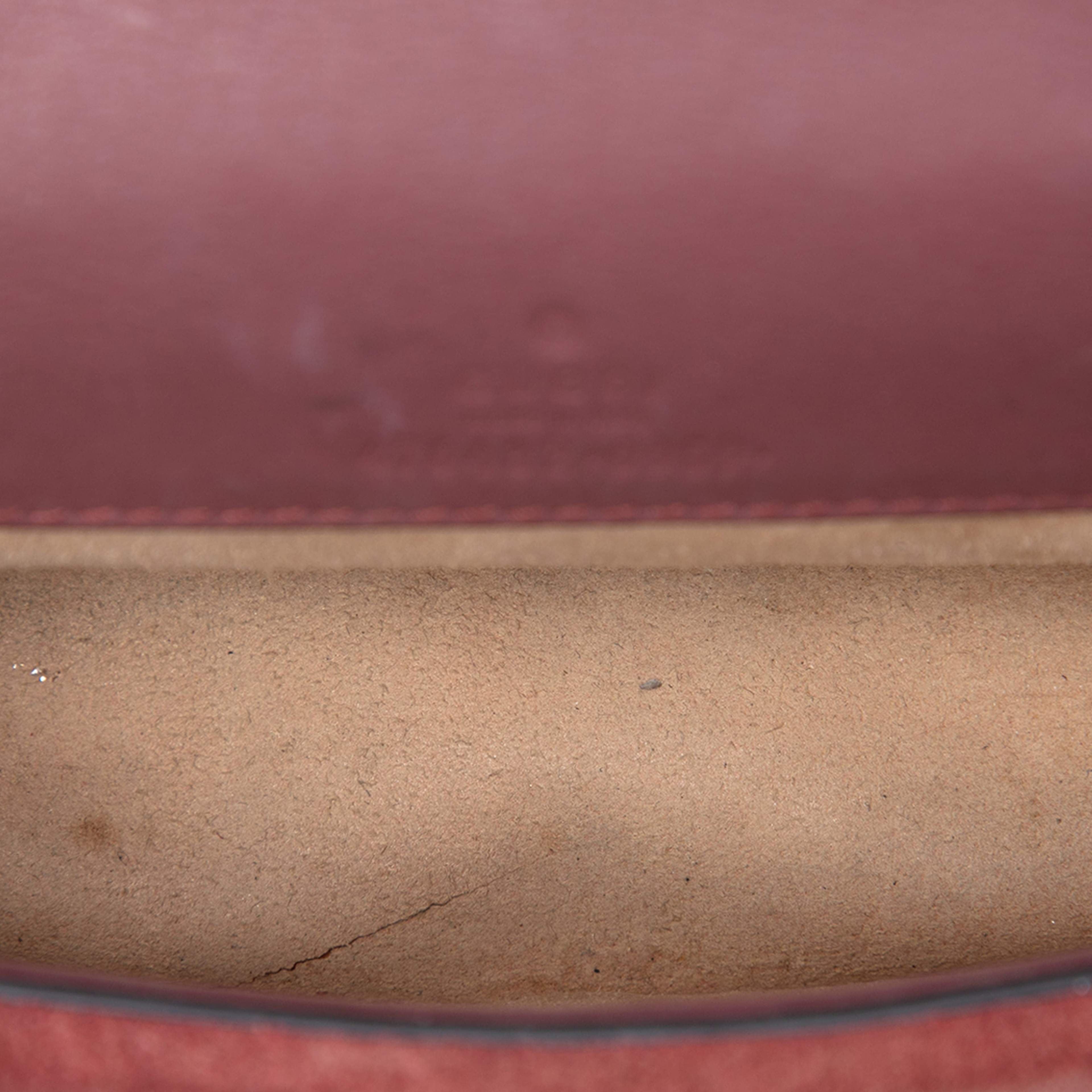 Gucci Mini Gg Supreme Blooms Dionysus Crossbody, från Luxclusif, i färgen beige. Klicka för att öppna bilden i stort format