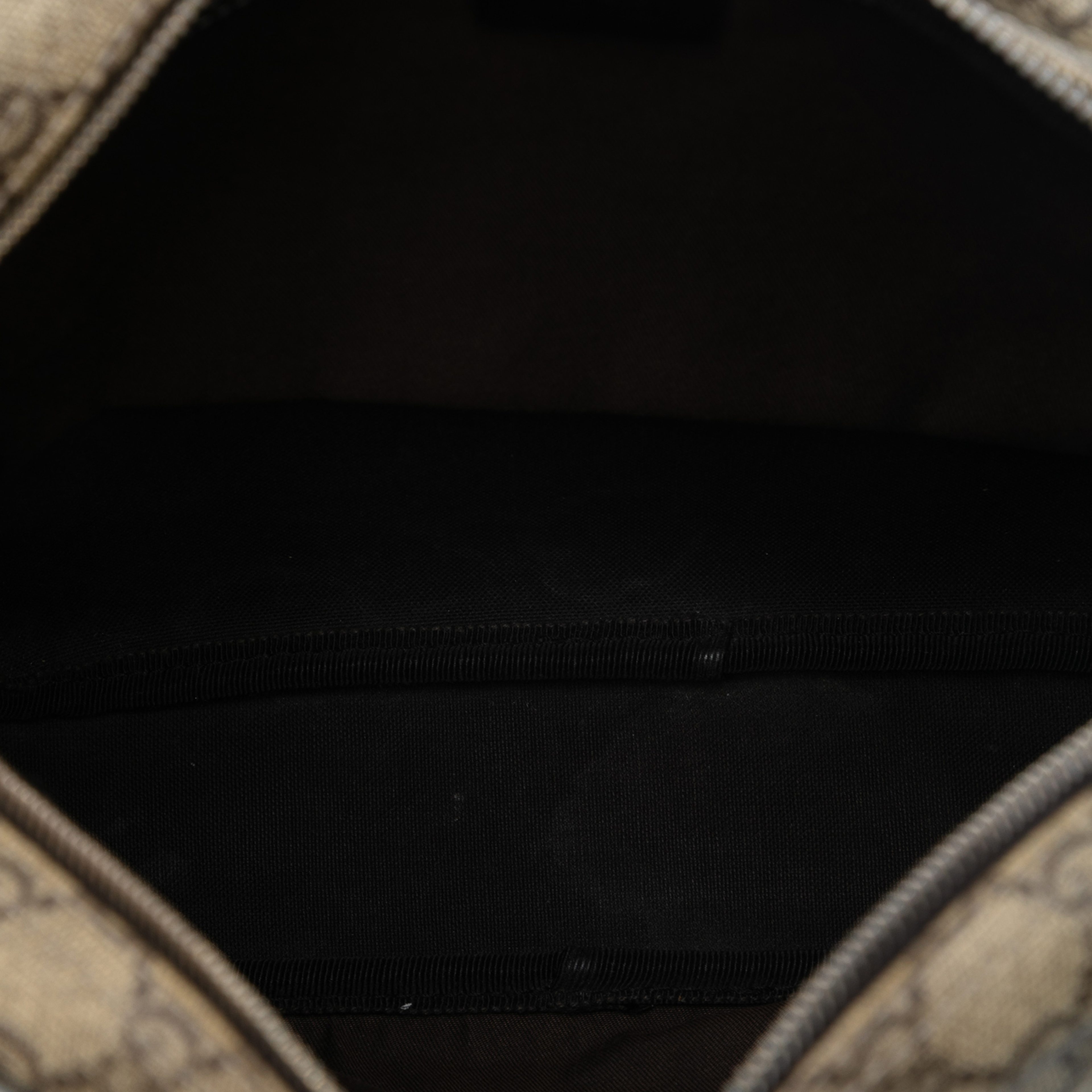 Gucci Gg Supreme Crossbody, från Luxclusif, i färgen beige. Klicka för att öppna bilden i stort format