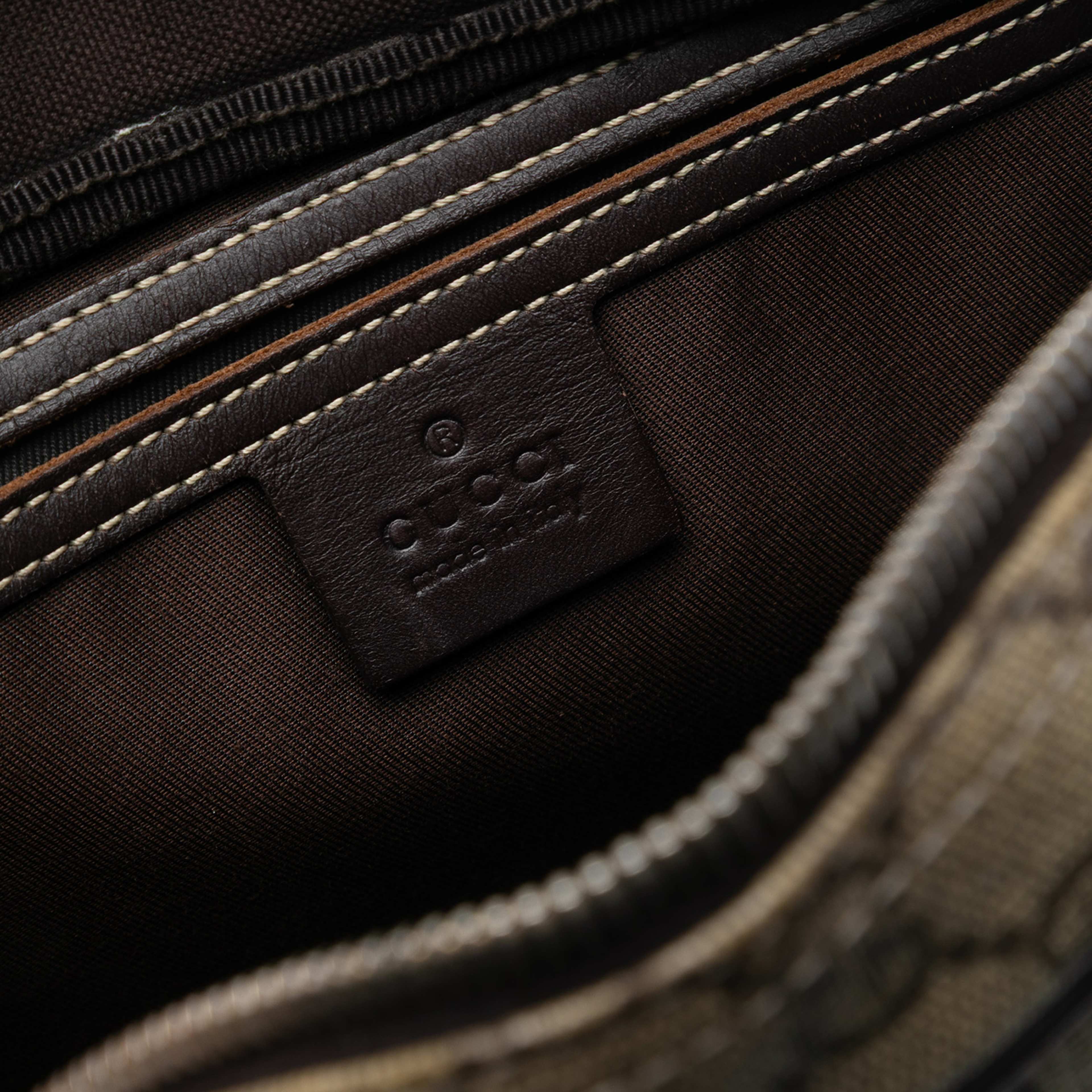 Gucci Gg Supreme Crossbody, från Luxclusif, i färgen beige. Klicka för att öppna bilden i stort format