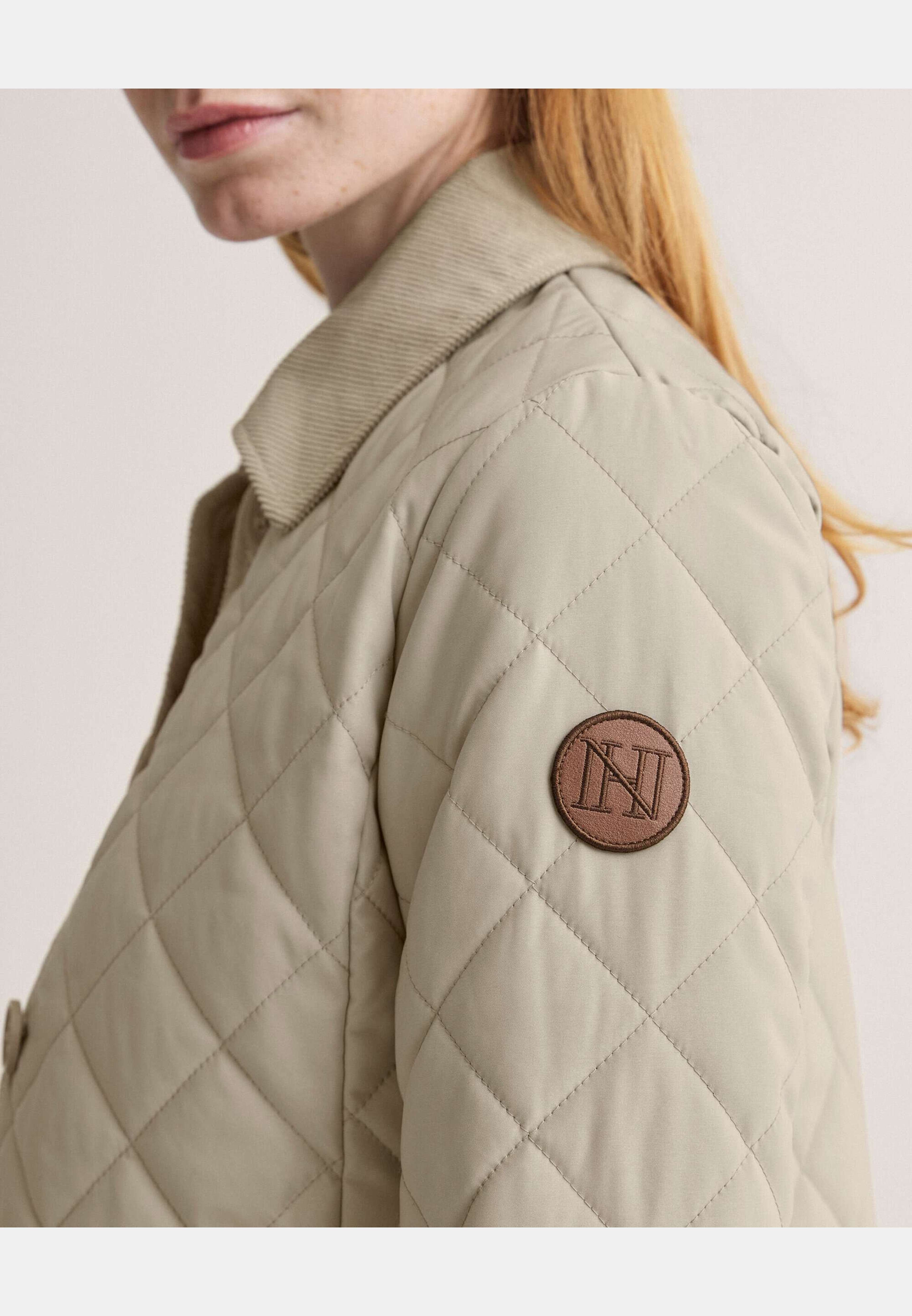 Naomi Quilted Jacket, från Newhouse, i färgen american khaki. Klicka för att öppna bilden i stort format