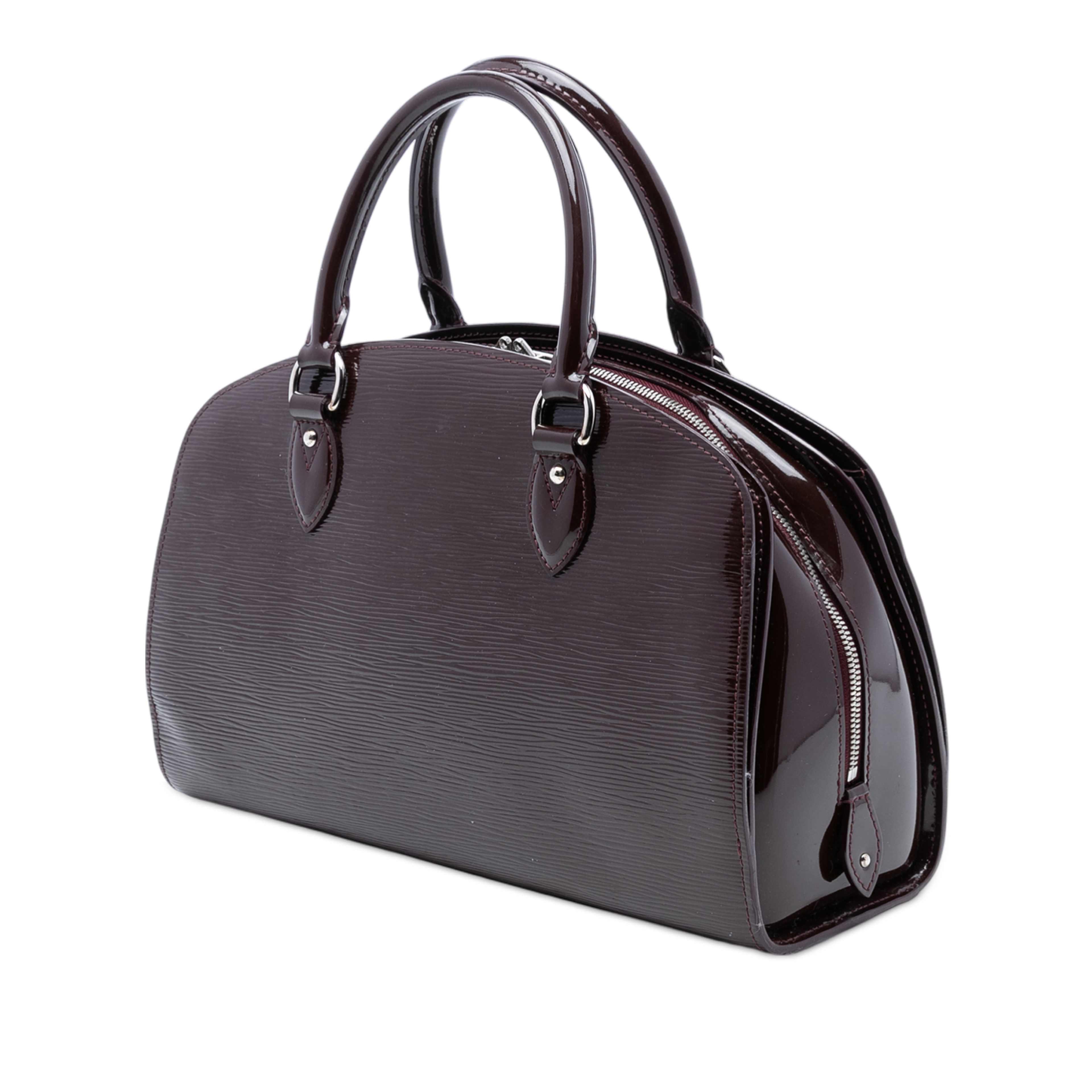 Louis Vuitton Electric Epi Pont Neuf Pm, från Luxclusif, i färgen purple. Klicka för att öppna bilden i stort format