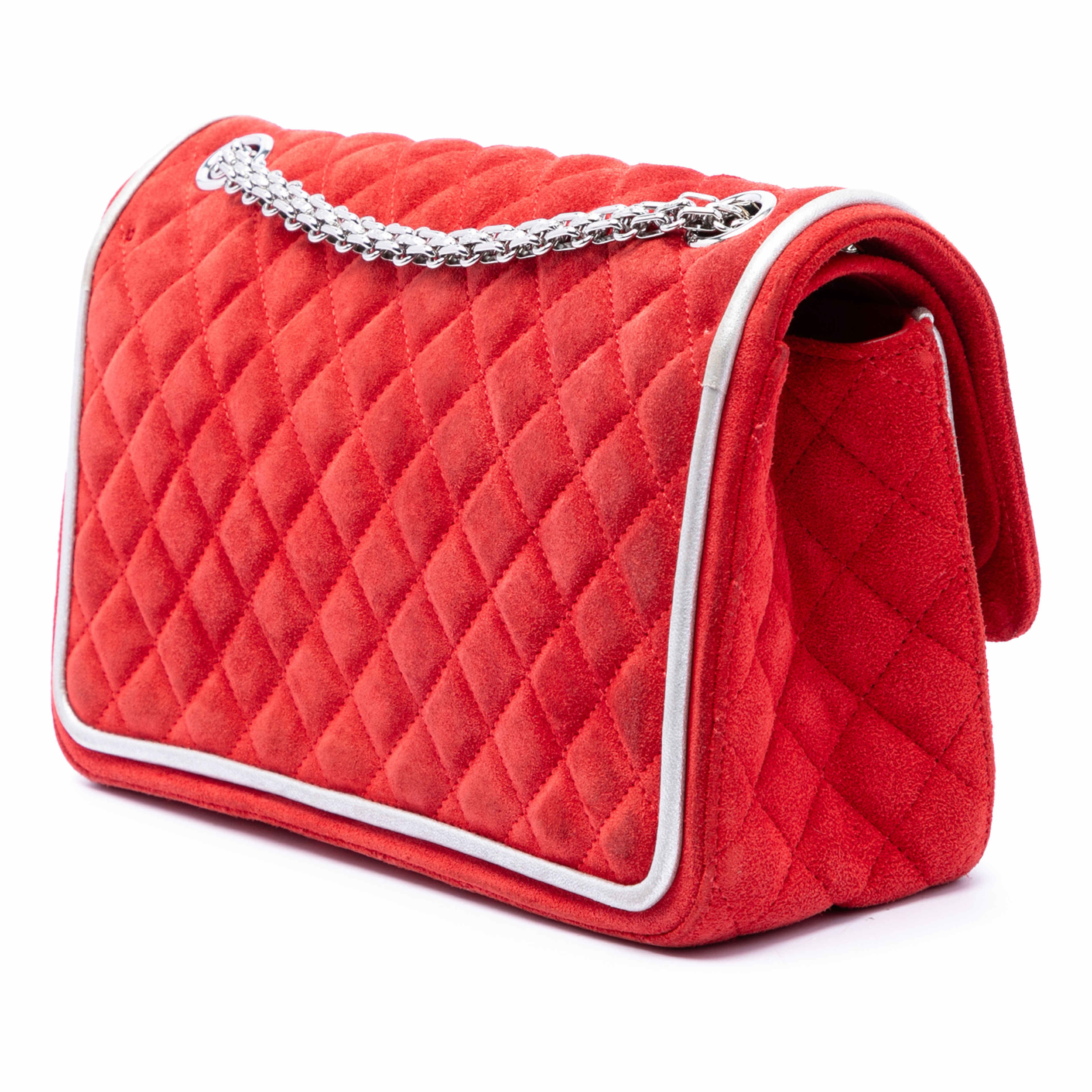 Chanel Quilted Suede Reissue 2.55 Double Flap 225, från Luxclusif, i färgen röd. Klicka för att öppna bilden i stort format