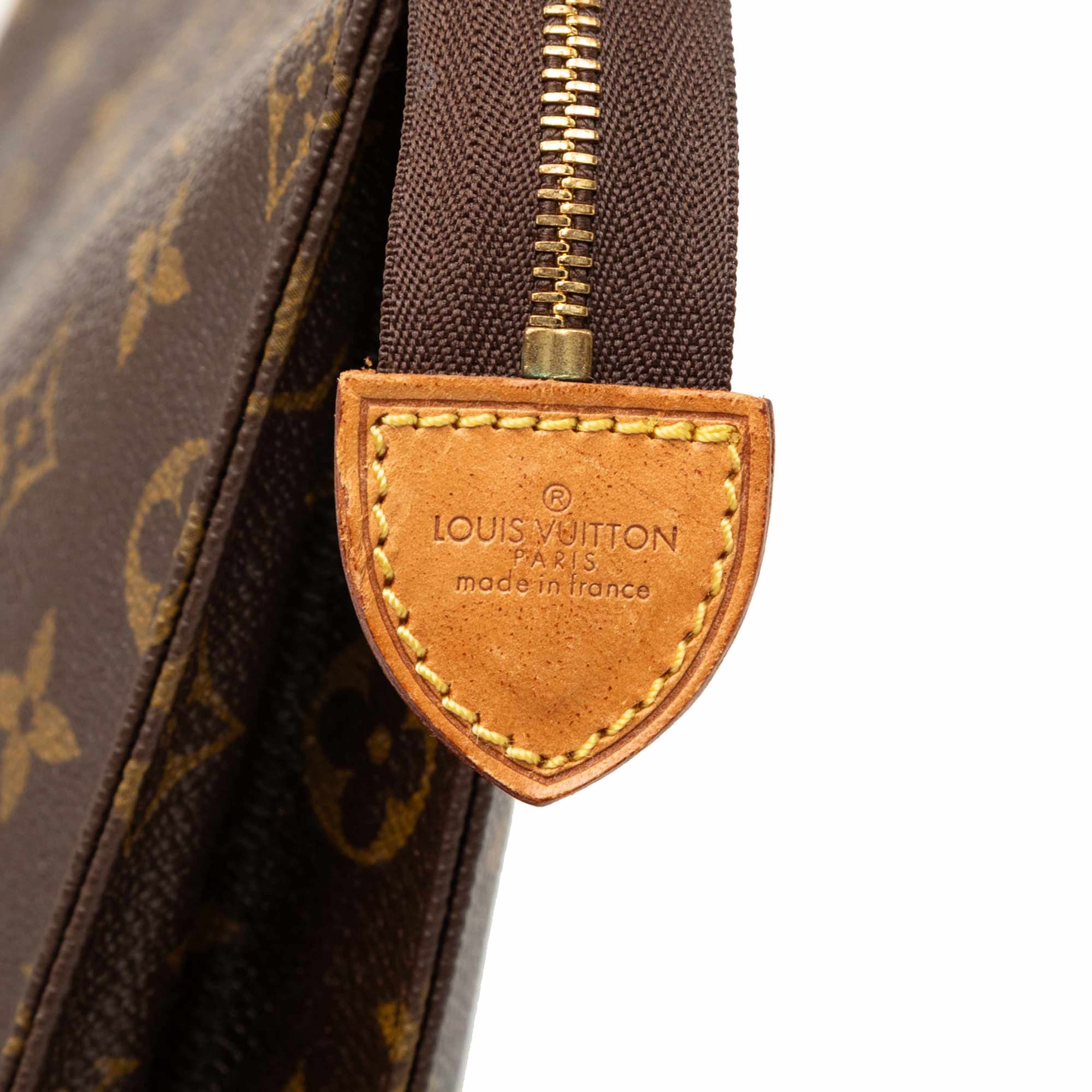 Louis Vuitton Monogram Toiletry Pouch 26, från Luxclusif, i färgen brown. Klicka för att öppna bilden i stort format