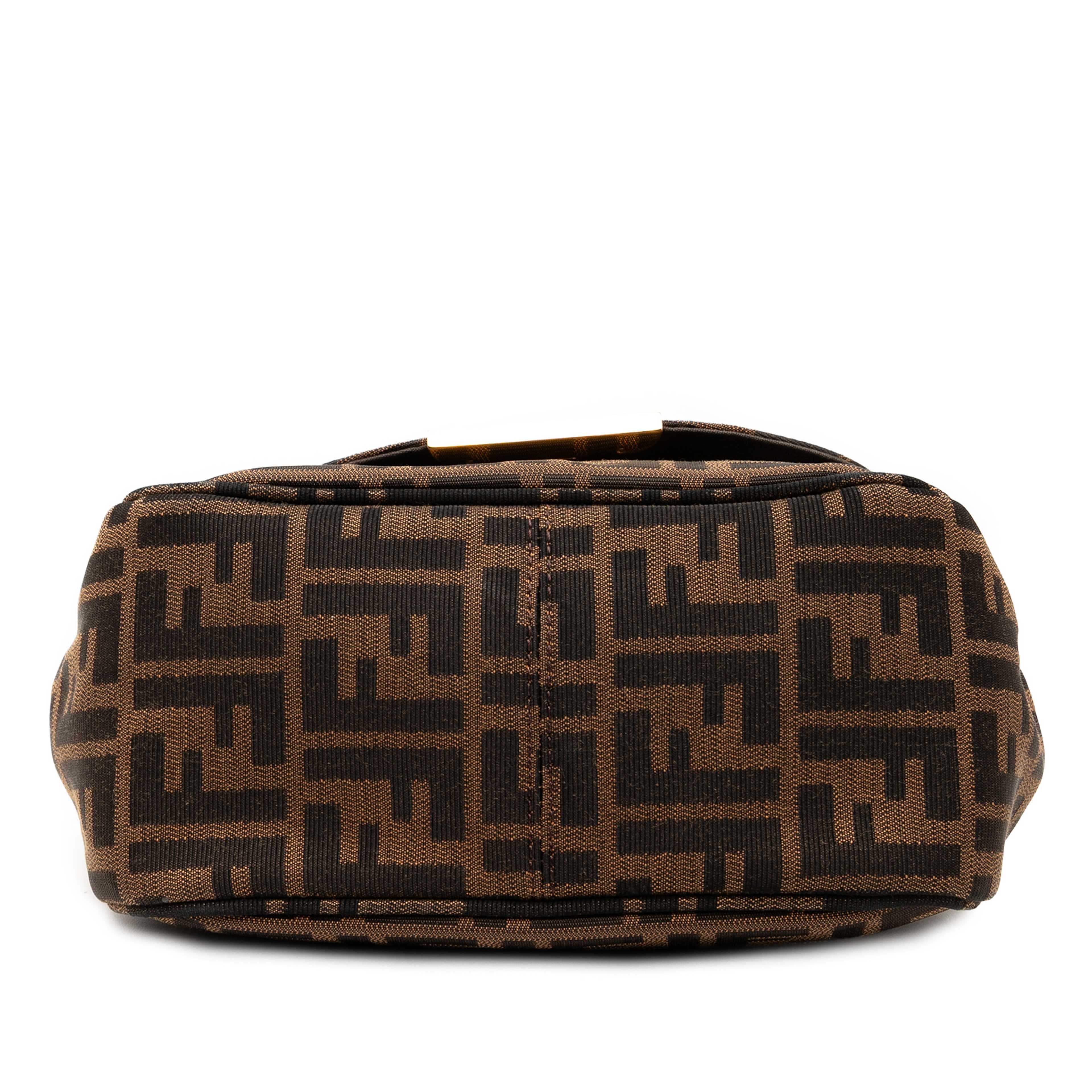 Fendi Small Zucca Canvas Artic Crossbody, från Luxclusif, i färgen brown. Klicka för att öppna bilden i stort format