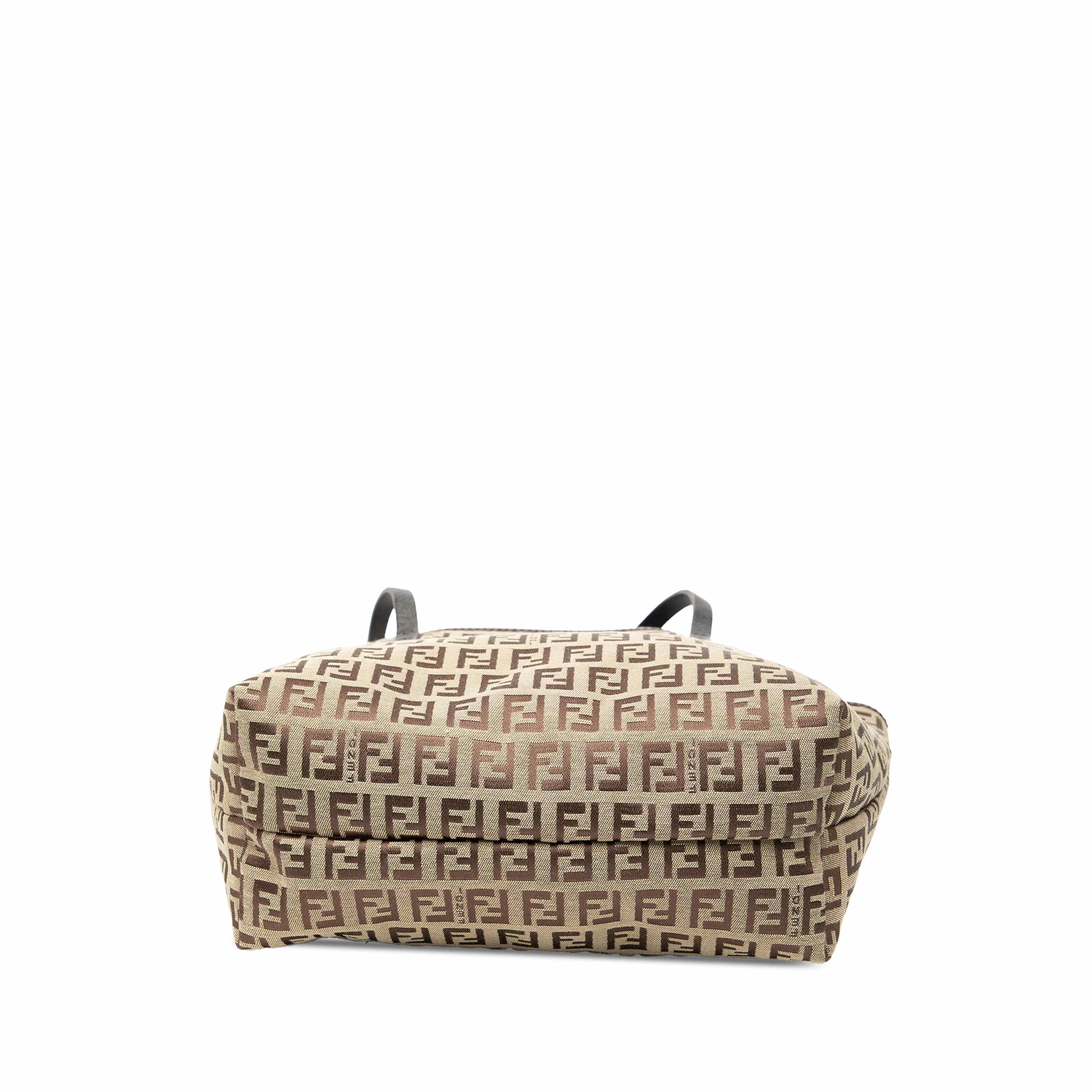 Fendi Mini Zucchino Canvas Roll Tote, från Luxclusif, i färgen beige. Klicka för att öppna bilden i stort format