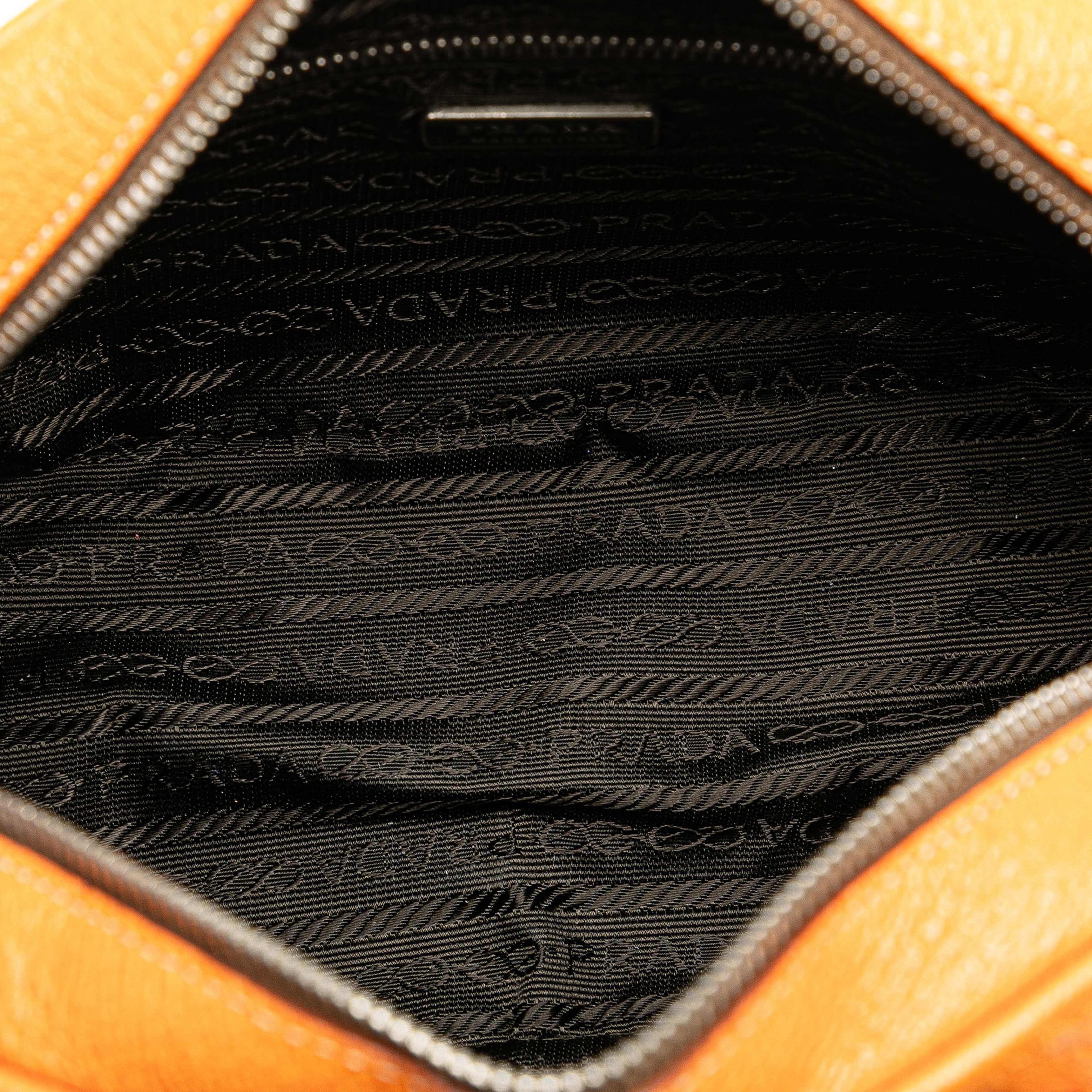 Prada Mini Cinghiale Satchel, från Luxclusif, i färgen orange. Klicka för att öppna bilden i stort format