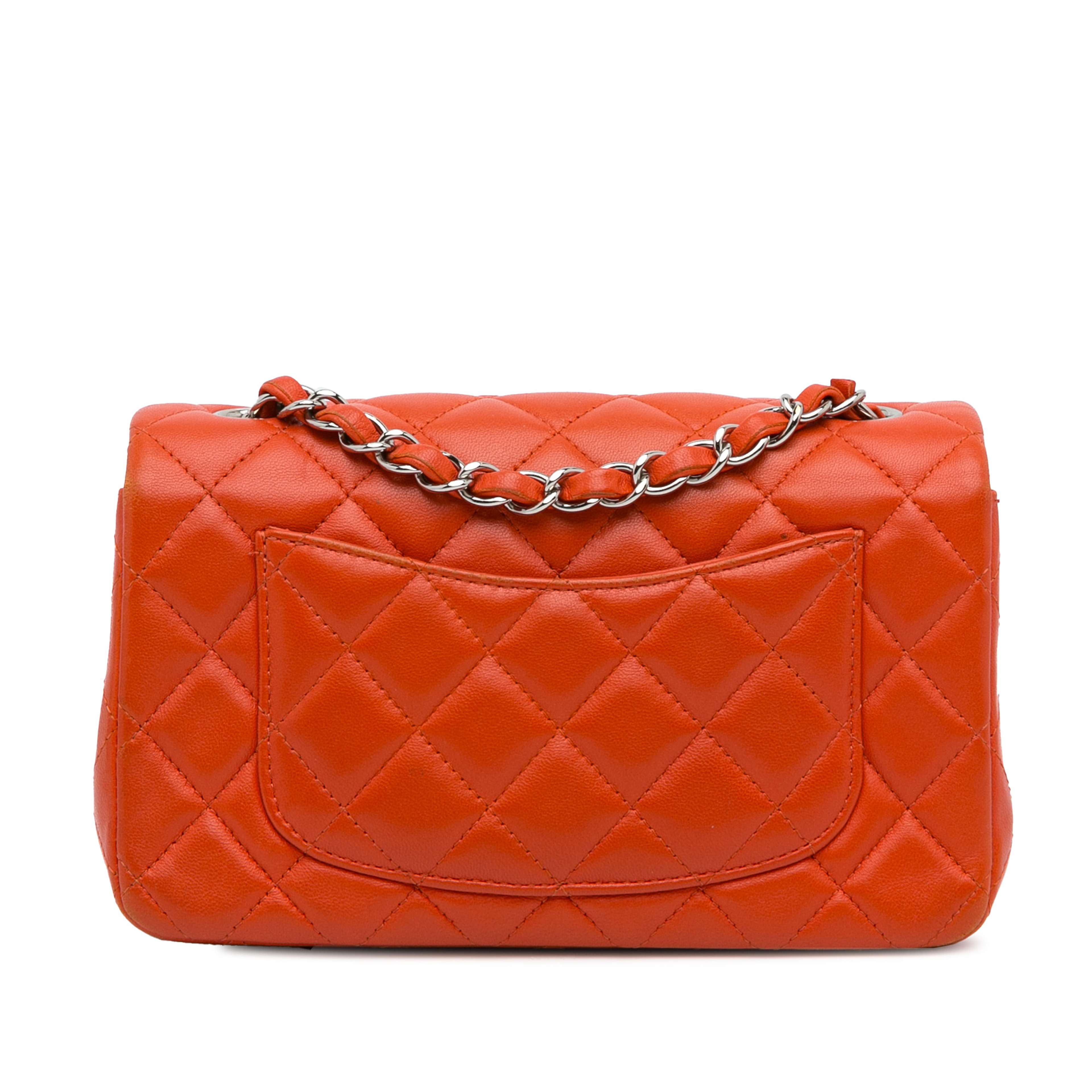 Chanel Mini Rectangular Classic Lambskin Single Flap, från Luxclusif, i färgen orange. Klicka för att öppna bilden i stort format