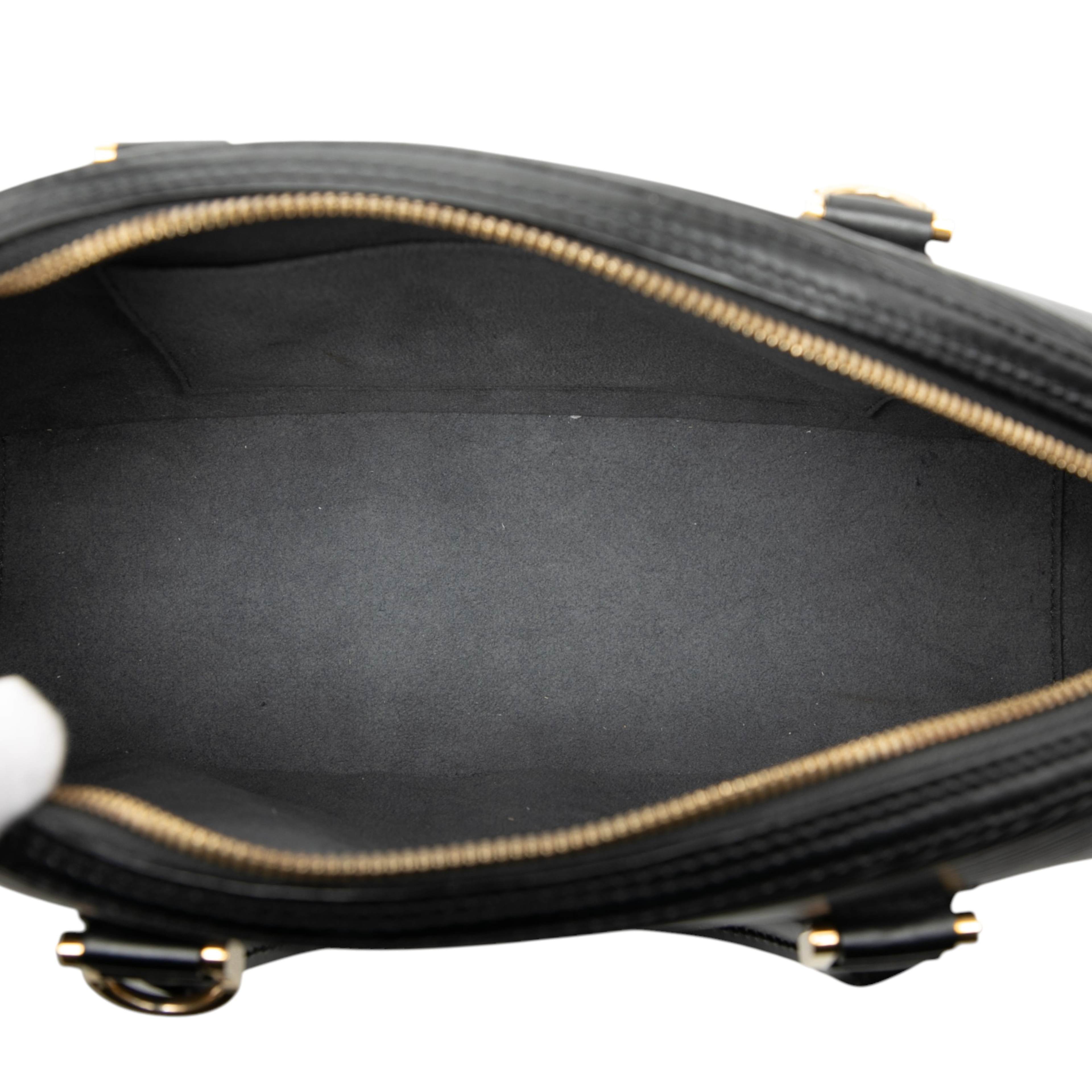 Louis Vuitton Epi Jasmine, från Luxclusif, i färgen black. Klicka för att öppna bilden i stort format