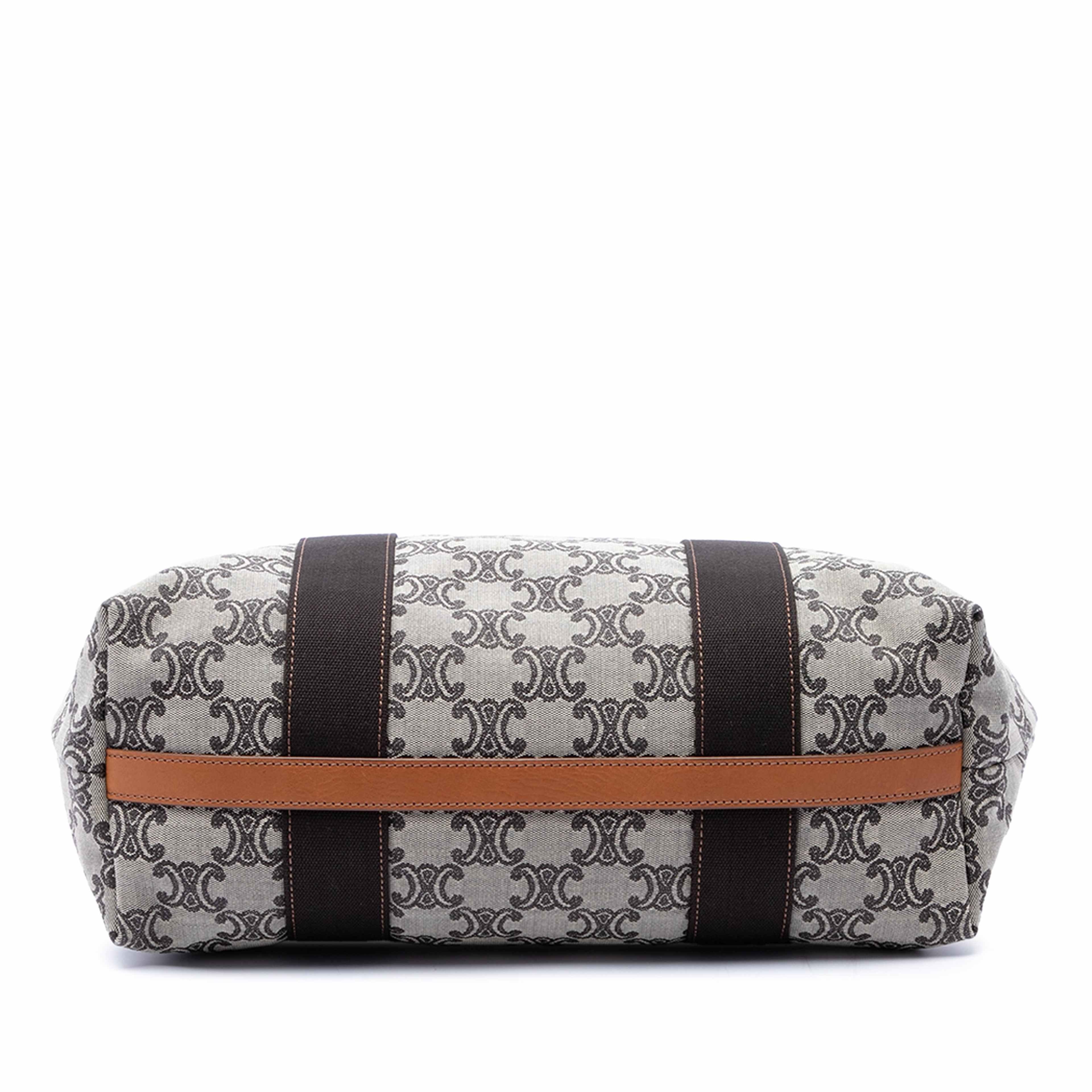 Celine Macadam Canvas Tote, från Luxclusif, i färgen beige. Klicka för att öppna bilden i stort format