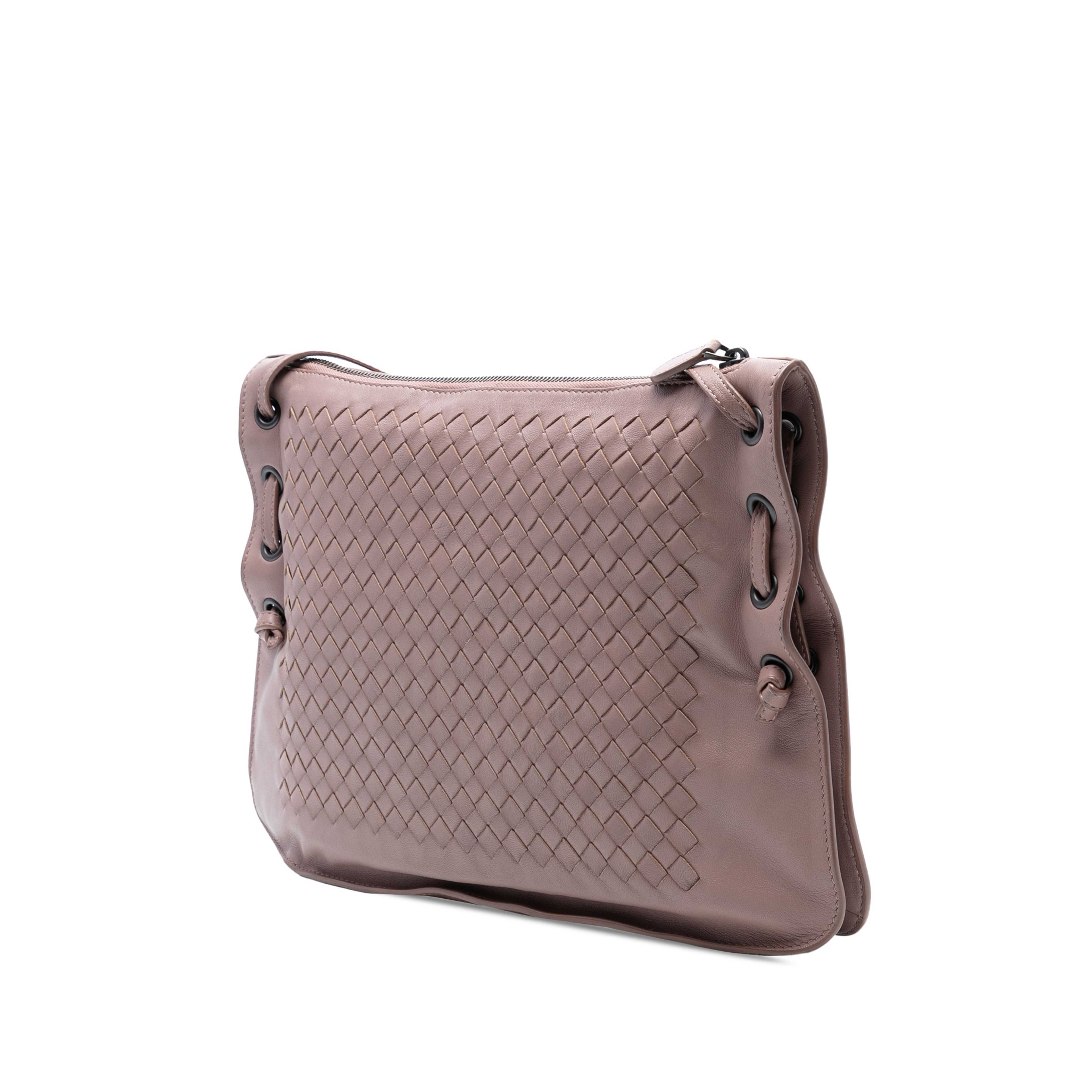 Bottega Veneta Nappa Intrecciato Nodini Crossbody, från Luxclusif, i färgen rose gold. Klicka för att öppna bilden i stort format
