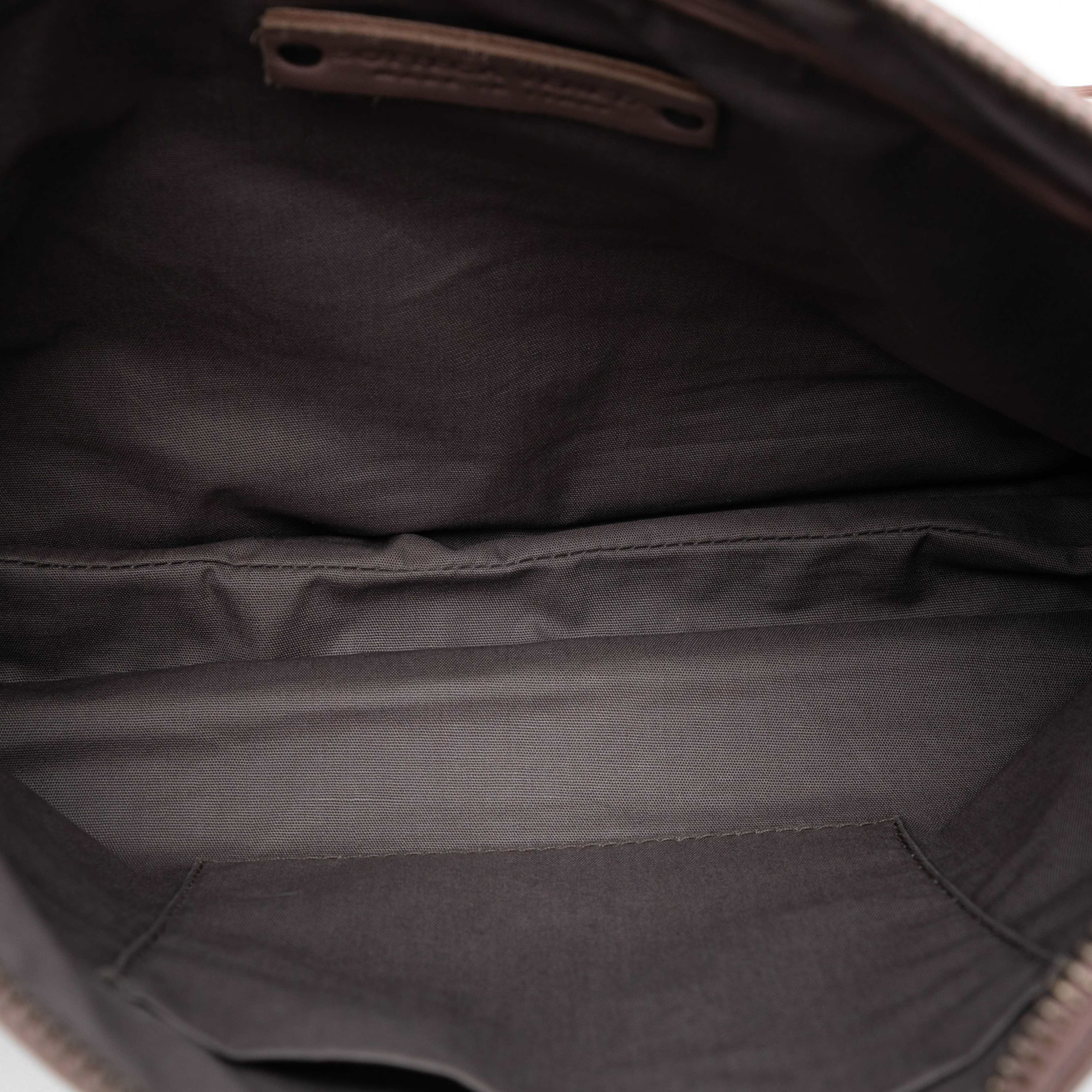 Bottega Veneta Nappa Intrecciato Nodini Crossbody, från Luxclusif, i färgen rose gold. Klicka för att öppna bilden i stort format