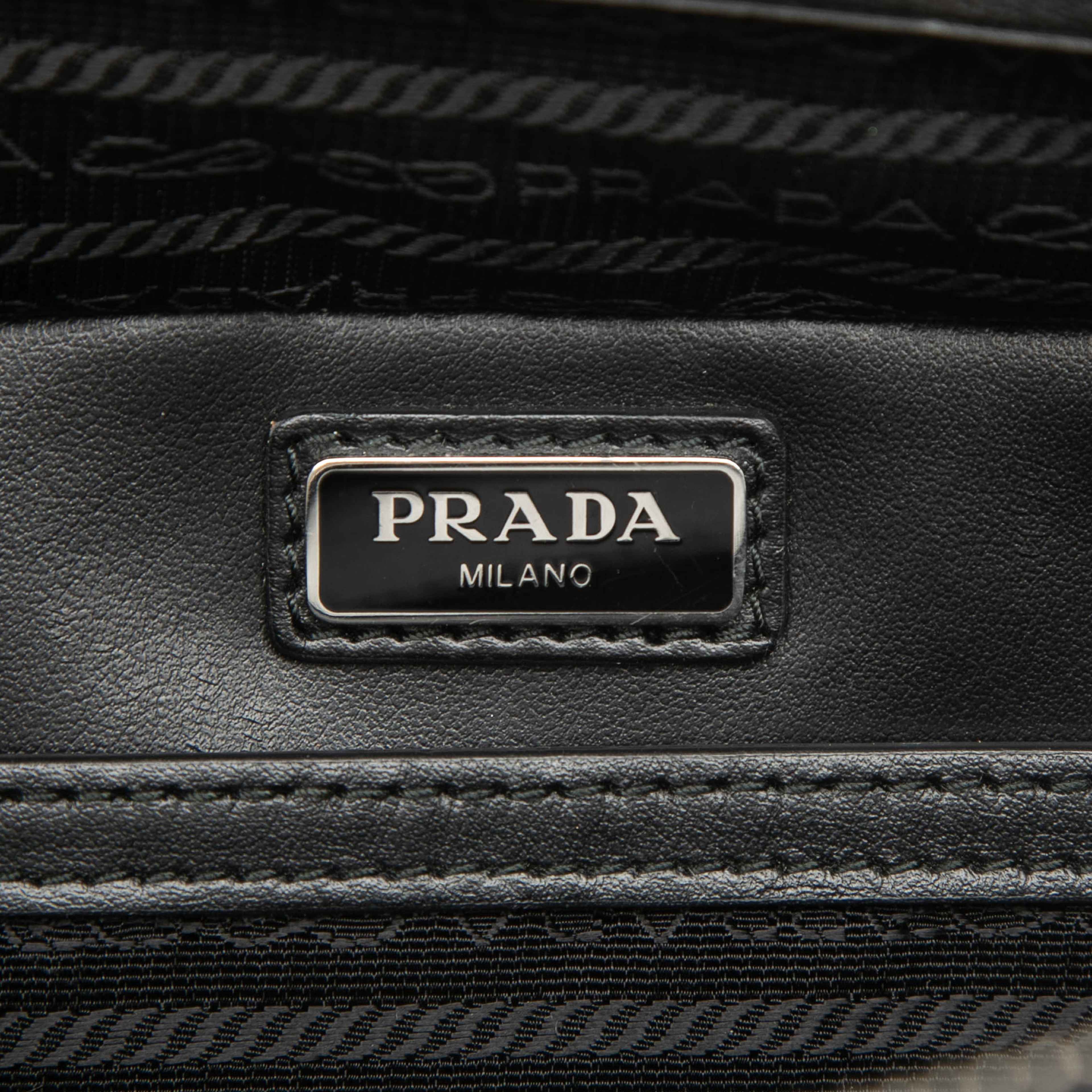 Prada Medium Saffiano Brique Satchel, från Luxclusif, i färgen white. Klicka för att öppna bilden i stort format