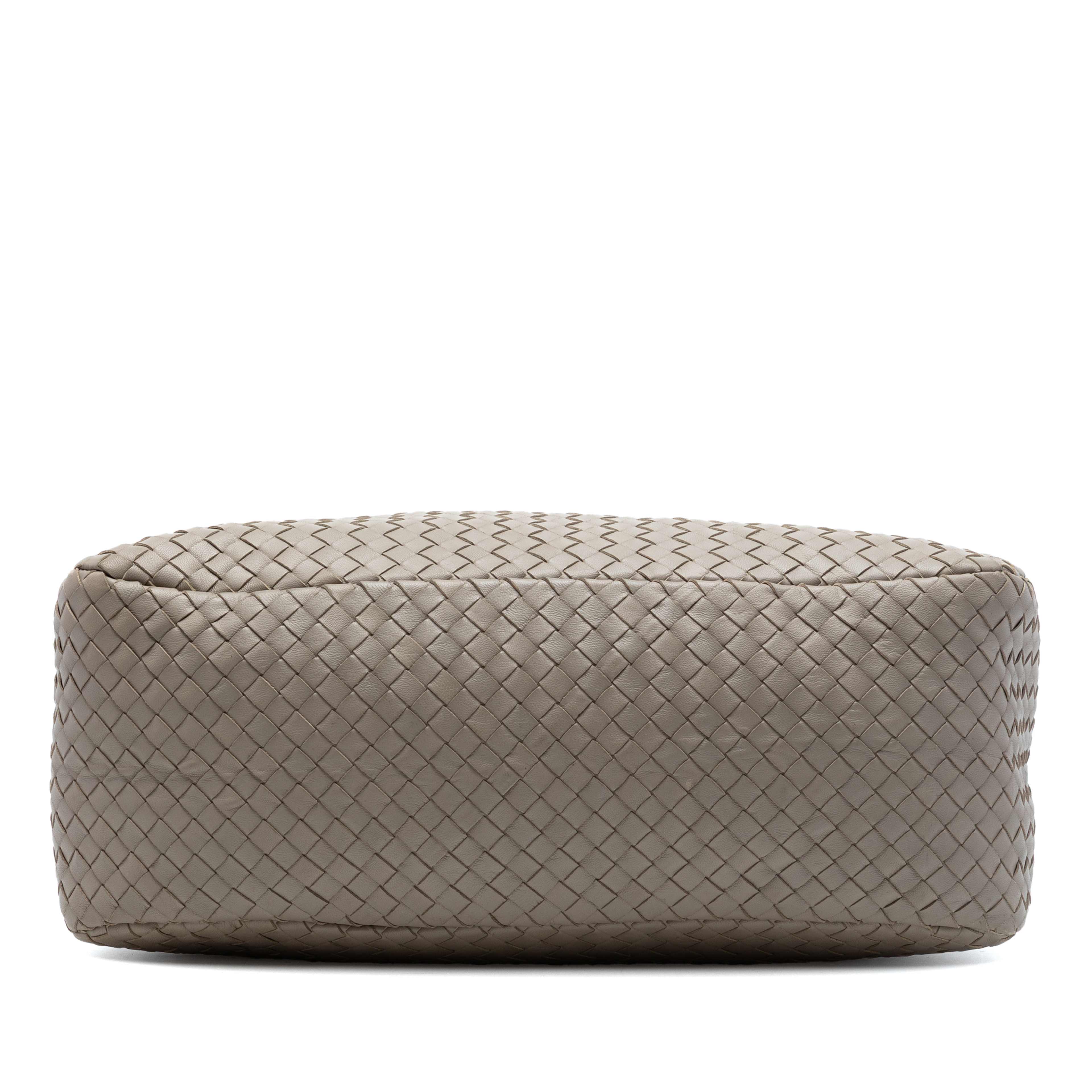 Bottega Veneta Nappa Intrecciato Handbag, från Luxclusif, i färgen brun. Klicka för att öppna bilden i stort format