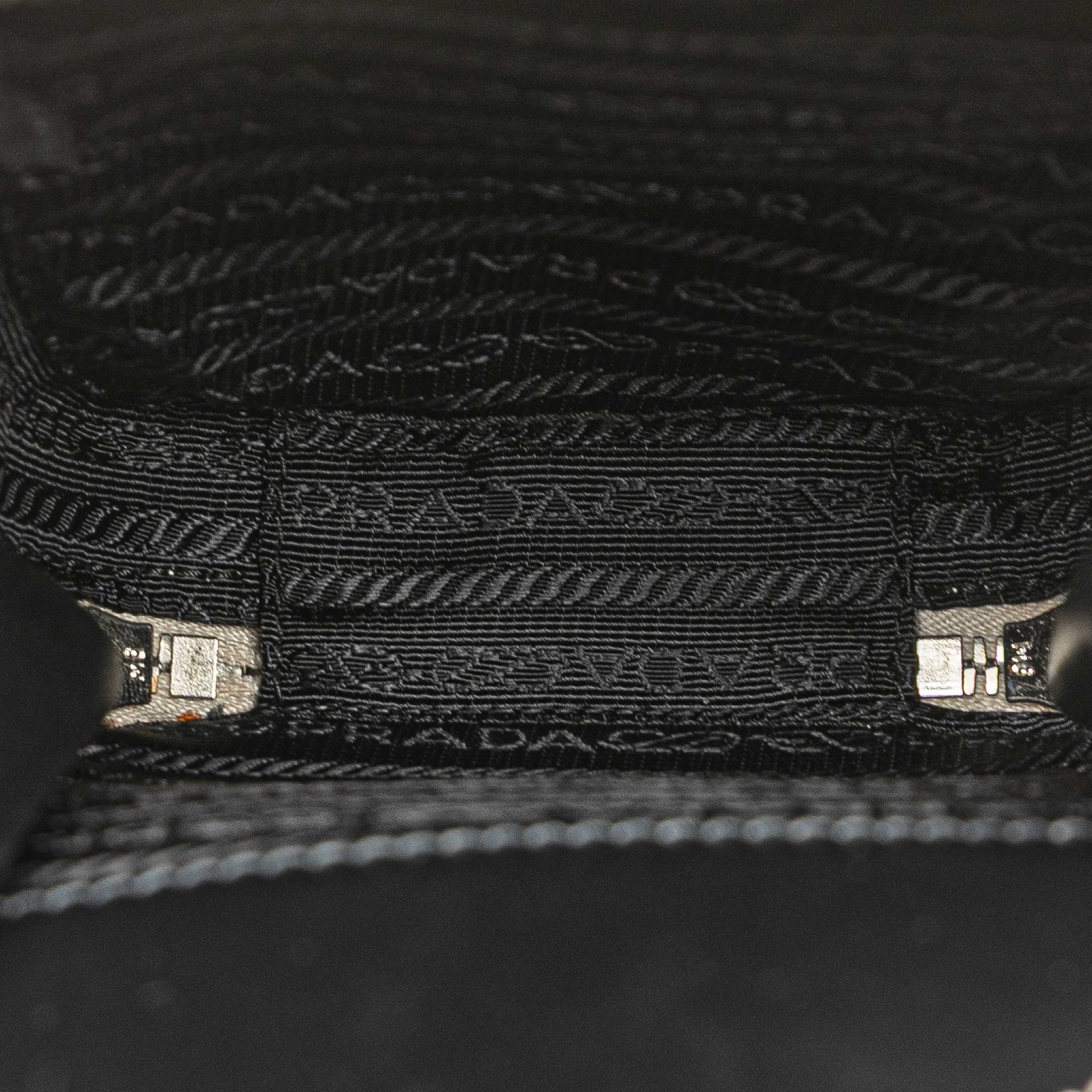 Prada Saffiano Harness Crossbody Pouch, från Luxclusif, i färgen white. Klicka för att öppna bilden i stort format