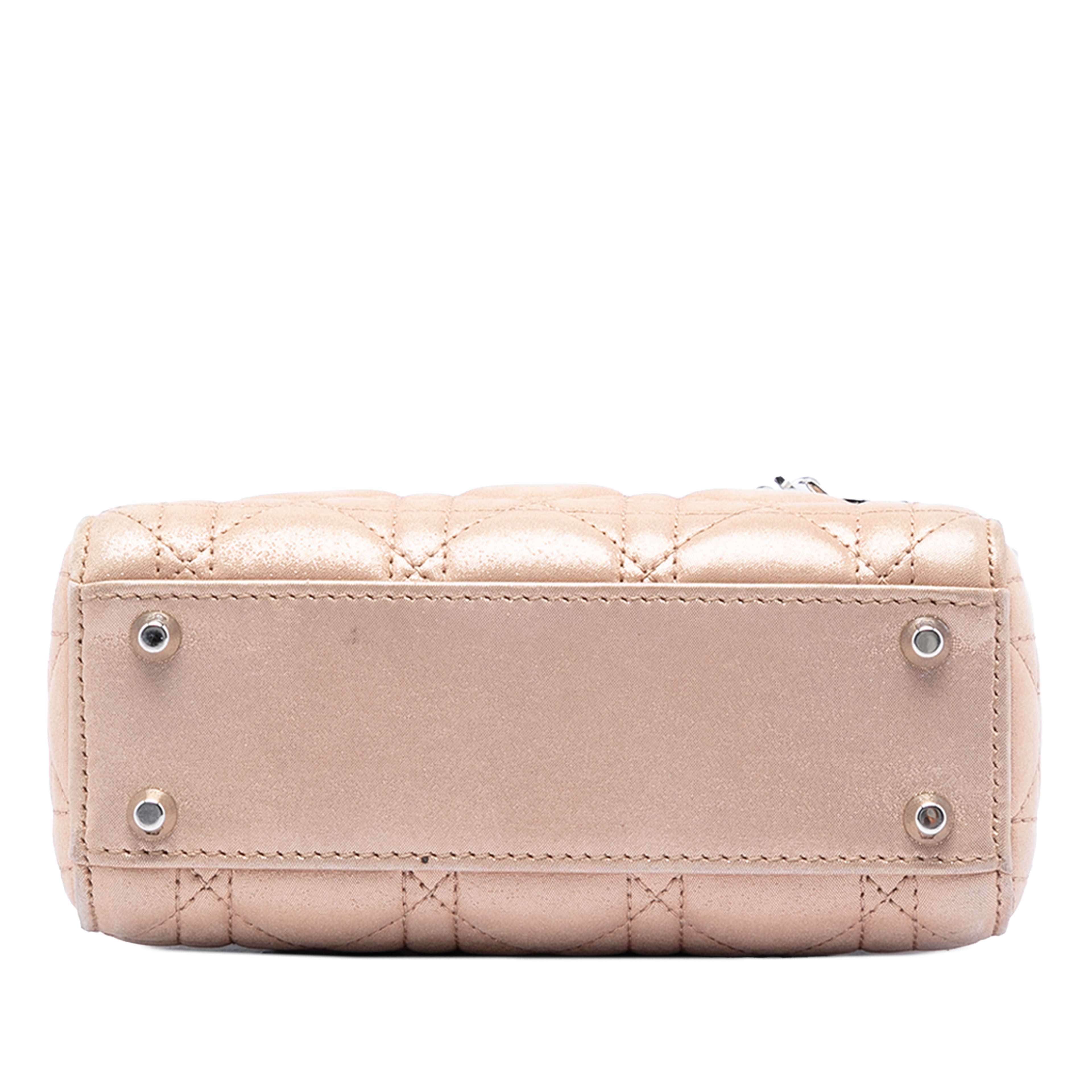 Dior Mini Iridescent Lambskin Cannage Lady Dior, från Luxclusif, i färgen beige. Klicka för att öppna bilden i stort format