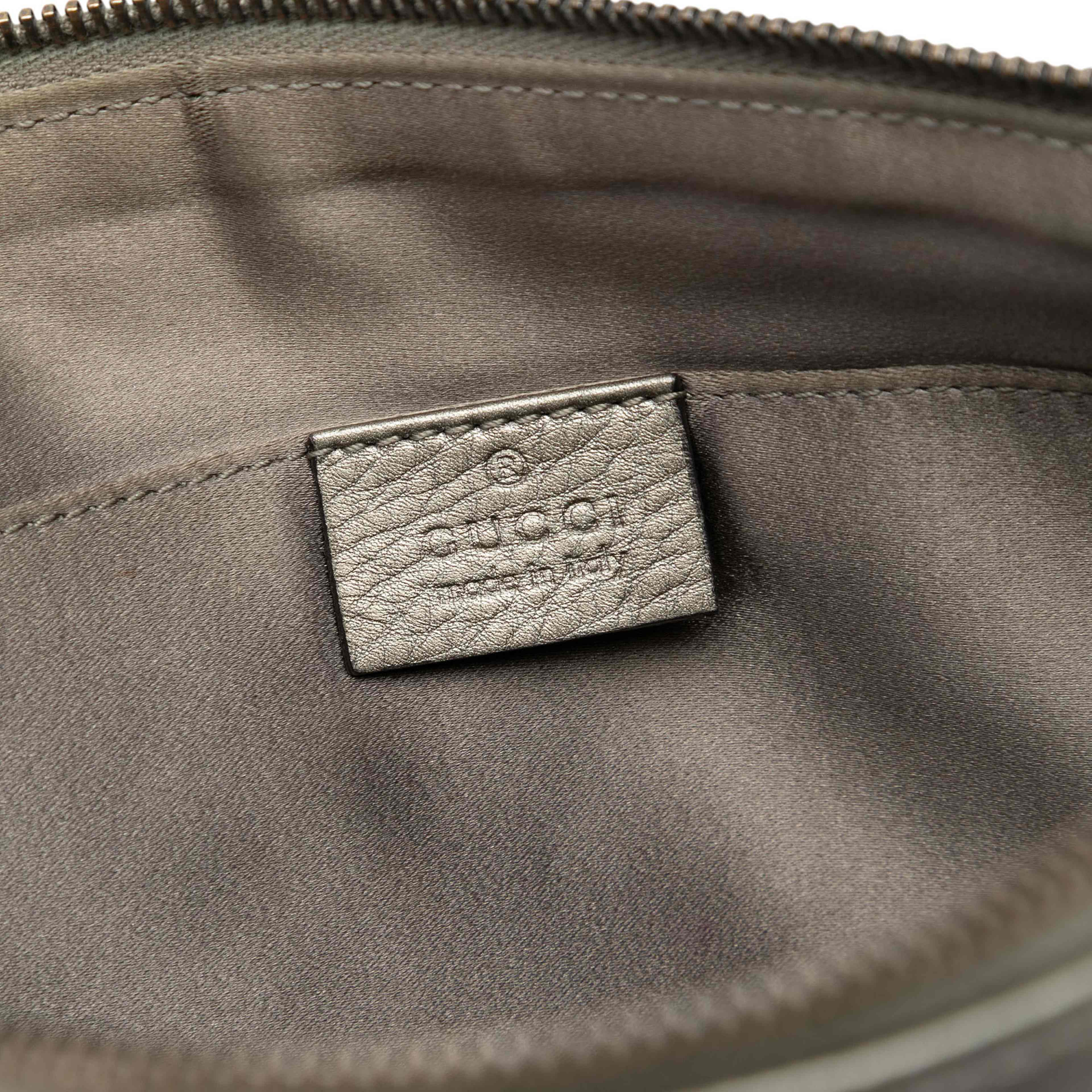 Gucci Metallic Leather Sienna Tassel Clutch, från Luxclusif, i färgen gold. Klicka för att öppna bilden i stort format