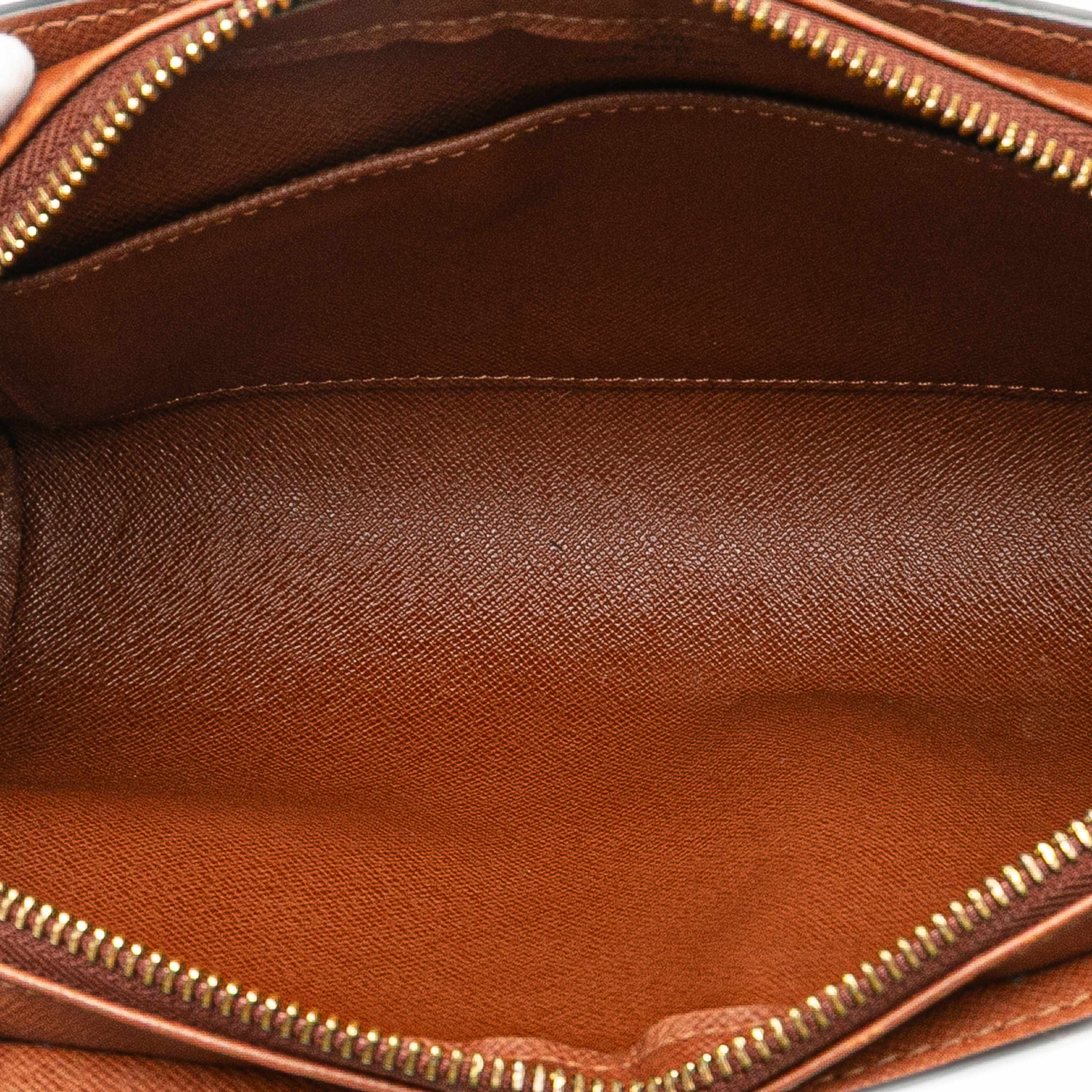 Louis Vuitton Monogram Orsay, från Luxclusif, i färgen brown. Klicka för att öppna bilden i stort format