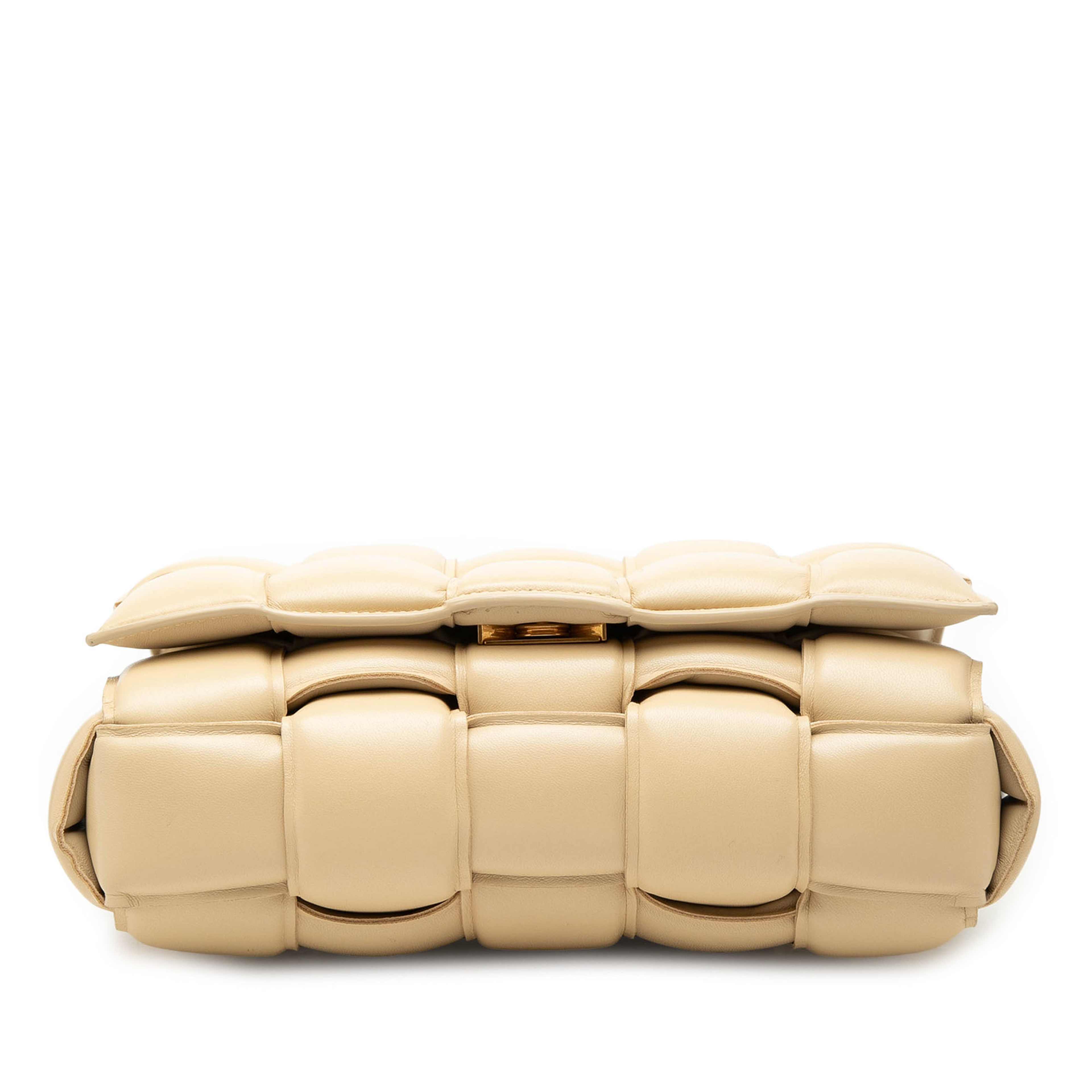 Bottega Veneta Nappa Intrecciato Padded Cassette Crossbody, från Luxclusif, i färgen brun. Klicka för att öppna bilden i stort format