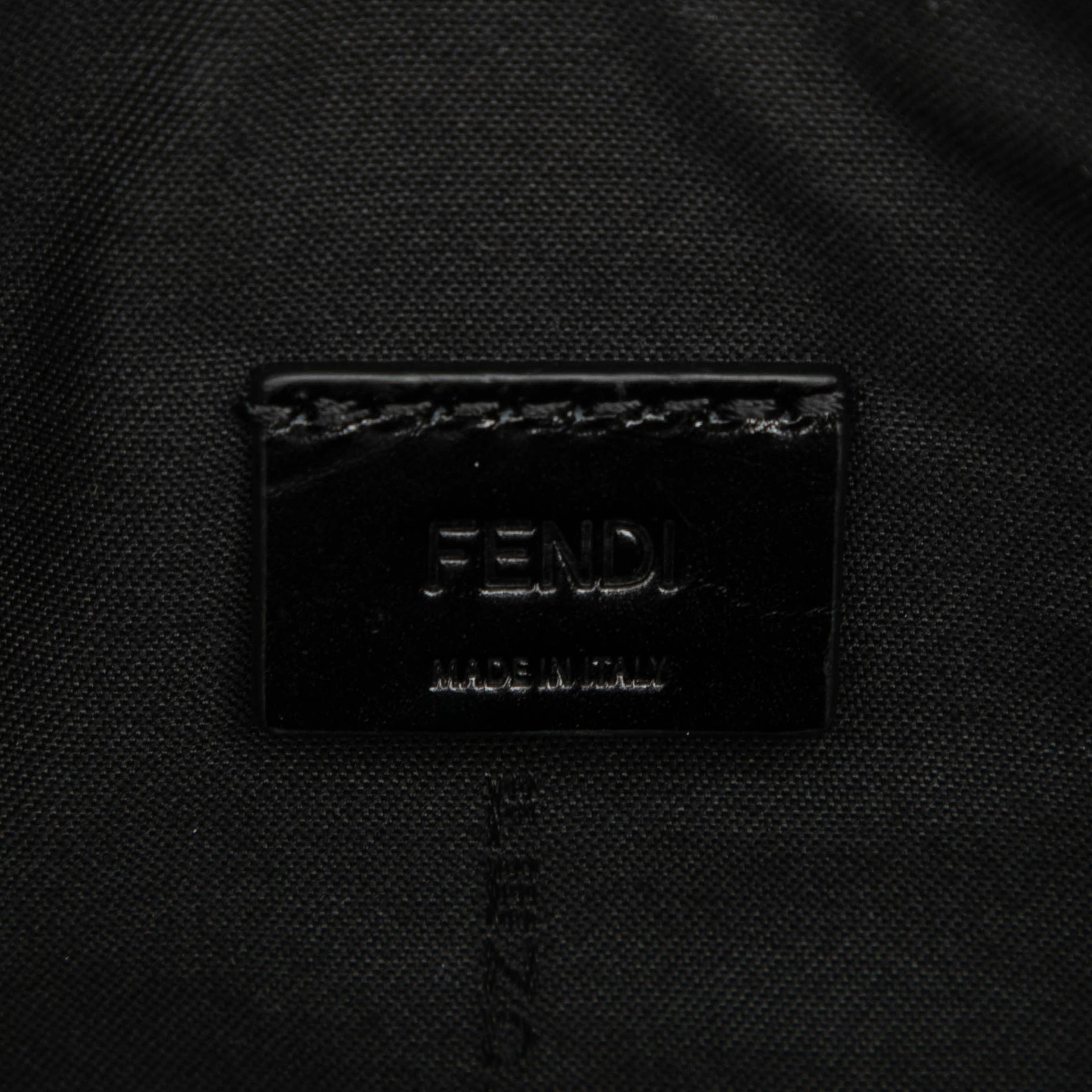 Fendi Small Leather Lui Satchel, från Luxclusif, i färgen black. Klicka för att öppna bilden i stort format