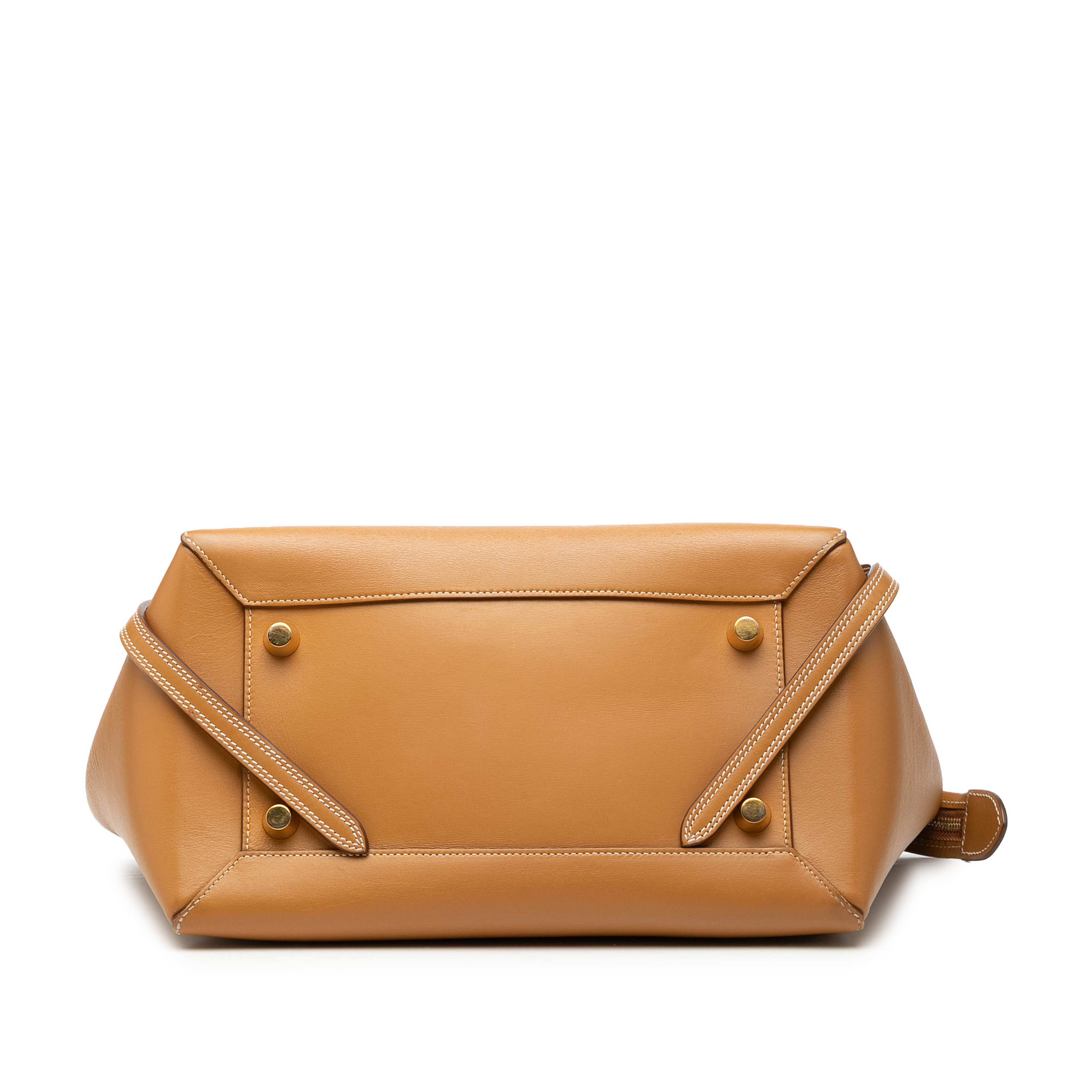 Celine Mini Smooth Calfskin Belt Bag, från Luxclusif, i färgen brown. Klicka för att öppna bilden i stort format